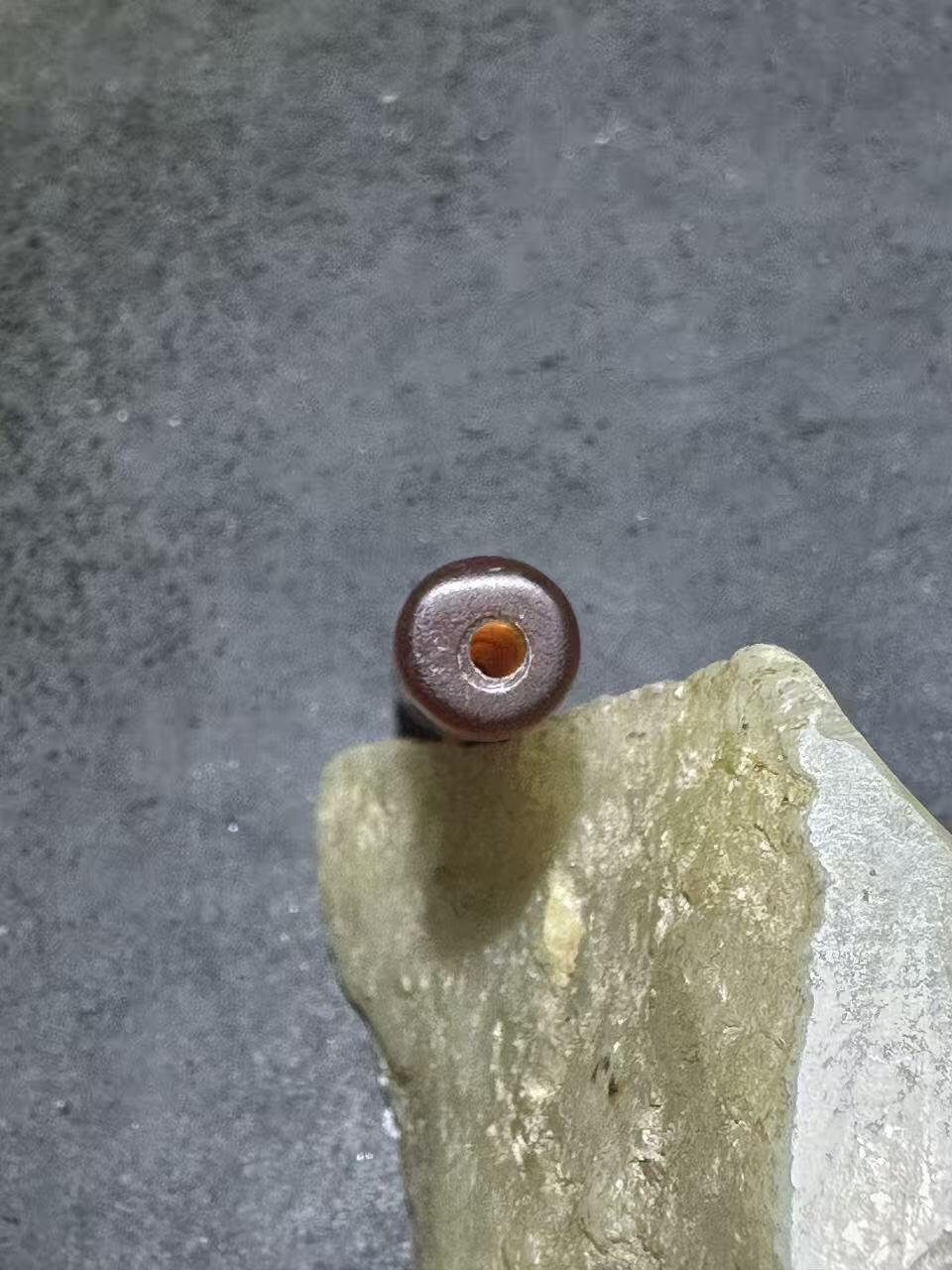 高玉化酒红色缠丝玛瑙通货直桶，桶珠一颗，