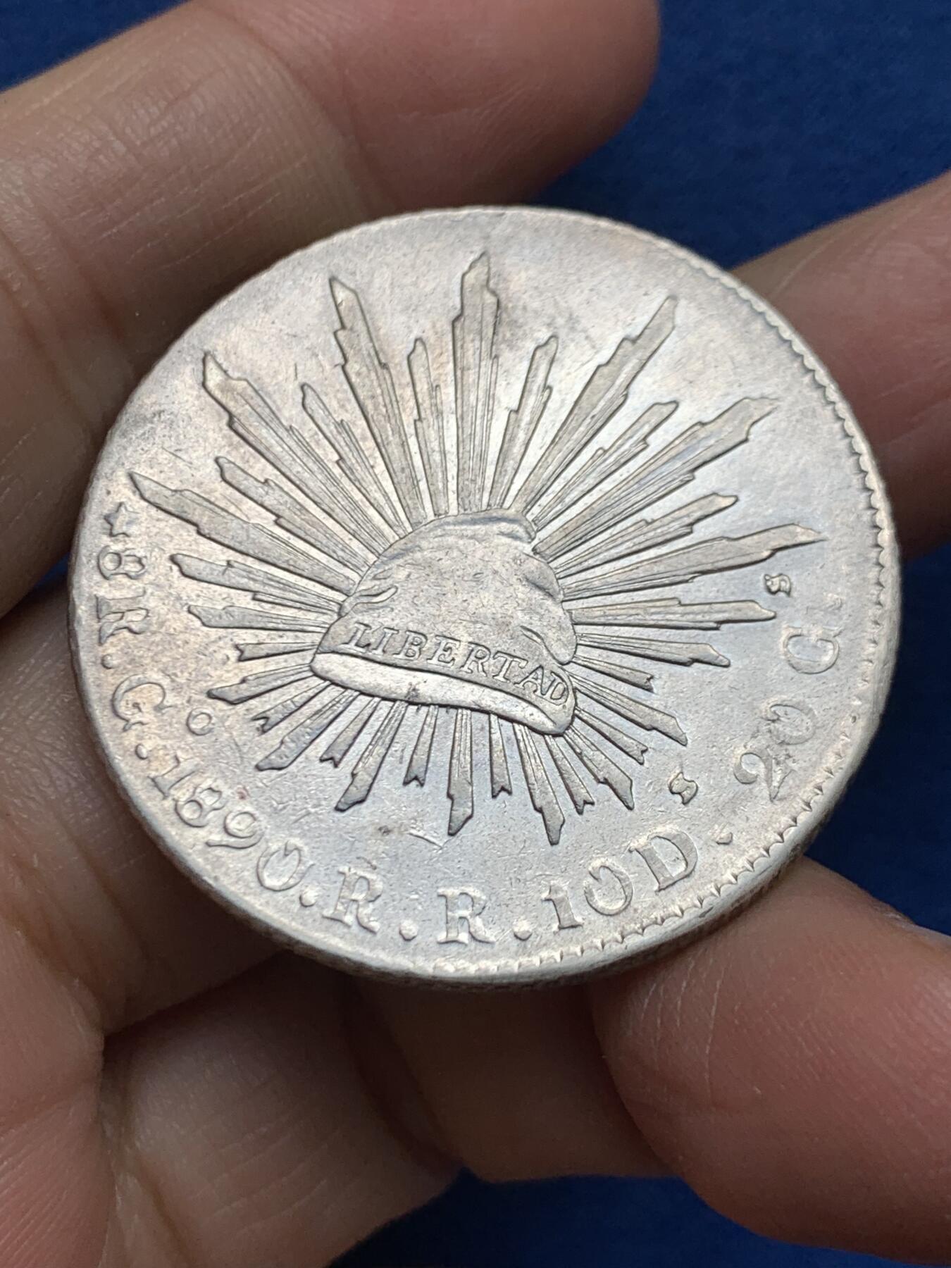 《竞宝斋》第455场 周日，周一 2场连拍 （全场包邮，欢迎送拍） 墨西哥1890 GO RR版 8R鹰洋银币 原光好品背鹰羽毛清晰