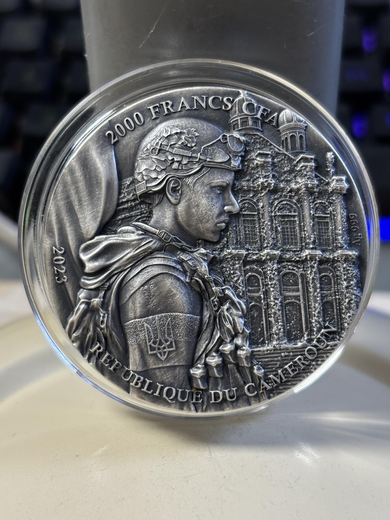 第187期拍卖 喀麦隆2023年乌克兰(1)蛇岛 战争超高浮雕仿古彩色2盎司银币，999银，发行500枚