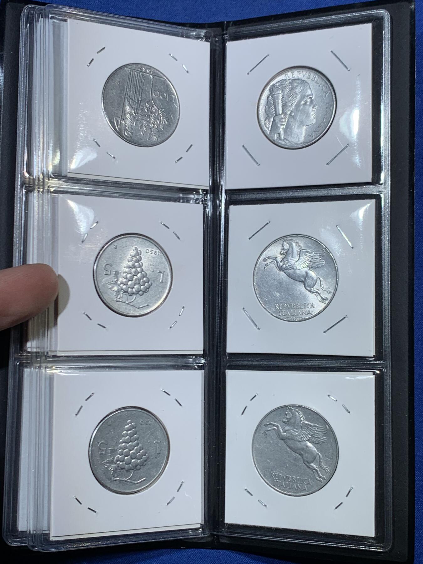 《竞宝斋》第455场 周日，周一 2场连拍 （全场包邮，欢迎送拍） 意大利套币一组18枚，含飞马币两枚，三枚火炬女神，其余都是稀有五十年代的，常见的为七十年代。版本细节见图