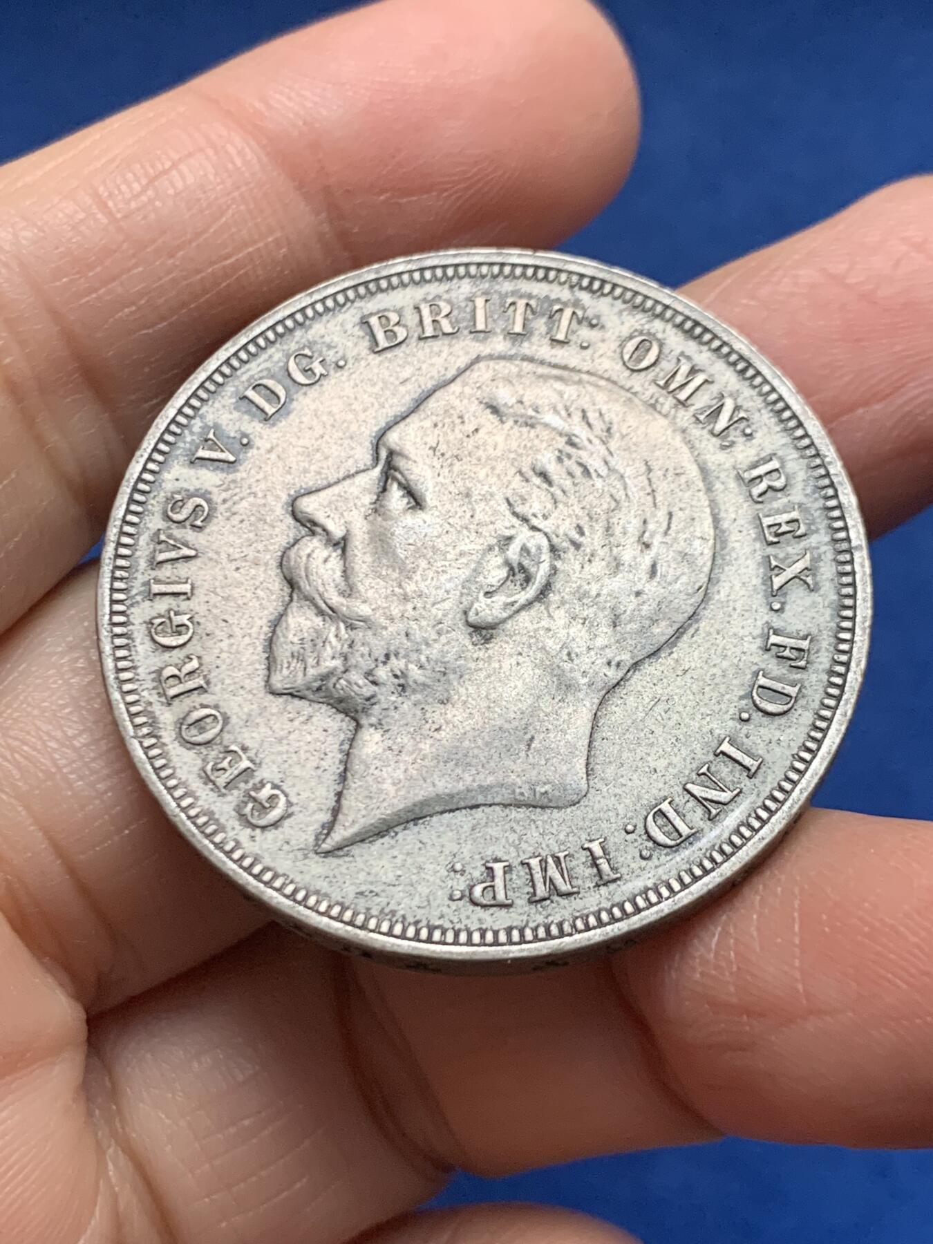 《竞宝斋》第455场 周日，周一 2场连拍 （全场包邮，欢迎送拍） 英国1935年乔五木马剑克朗银币