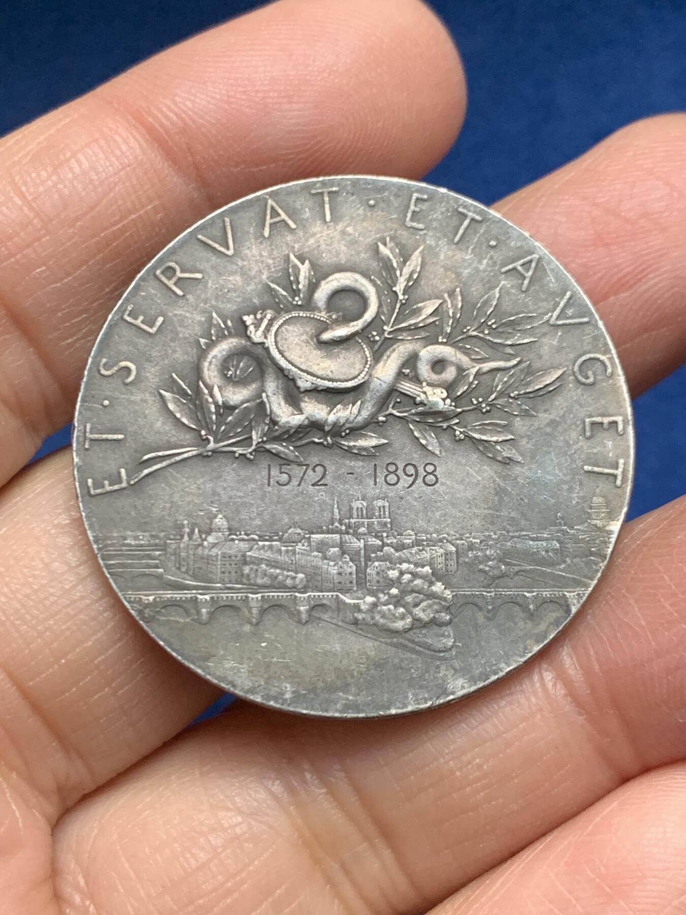 《竞宝斋》第455场 周日，周一 2场连拍 （全场包邮，欢迎送拍） 法国1898年巴黎证券交易所纪念银章，Roty罗蒂作品，丰饶角AR，36.8mm，21.1克