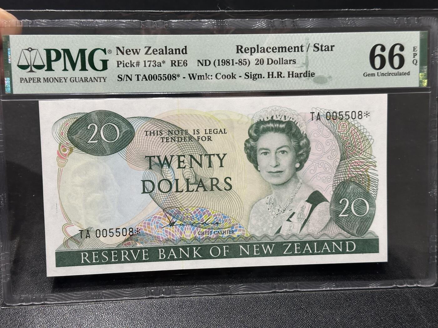 🎉🎉🎉《外钞收藏家》第六百期（年度庆典场）（本平台长期征集拍品、欢迎藏友们联系合作）❤️❤️❤️ 1981-85年新西兰女王20元 PMG66 BWC版 补号 无47 千位号5508