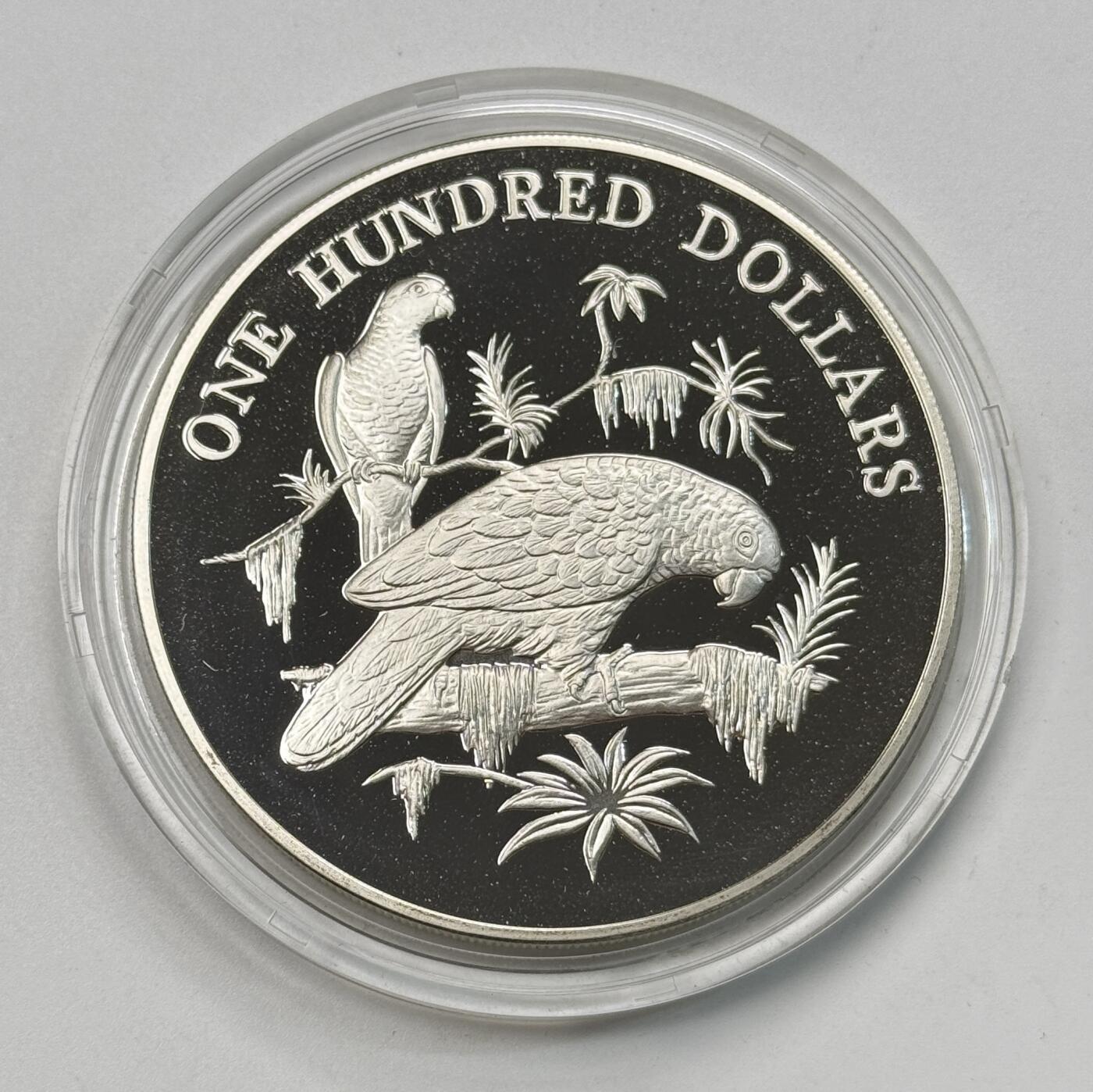 S&S Numismatic世界钱币-拍卖 第118期  圣卢西亚1988年 热带鸟类系列-亚马逊鹦鹉 100元精制纪念银币  129.59克925银，品相如图