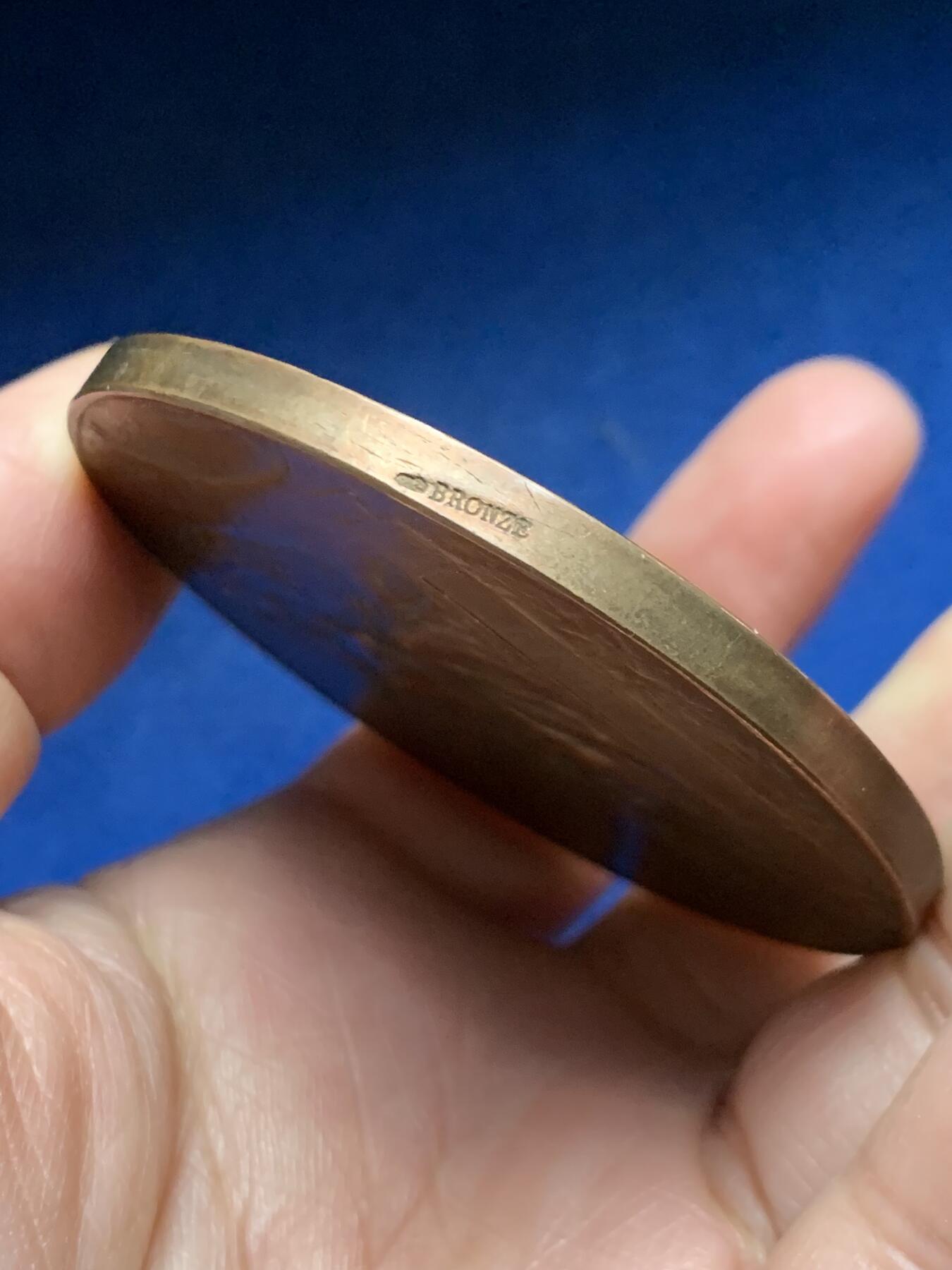 《竞宝斋》第455场 周日，周一 2场连拍 （全场包邮，欢迎送拍） 法国1889年巴黎世博会纪念大铜章 104.25克 62.8mm 丰饶角铜标