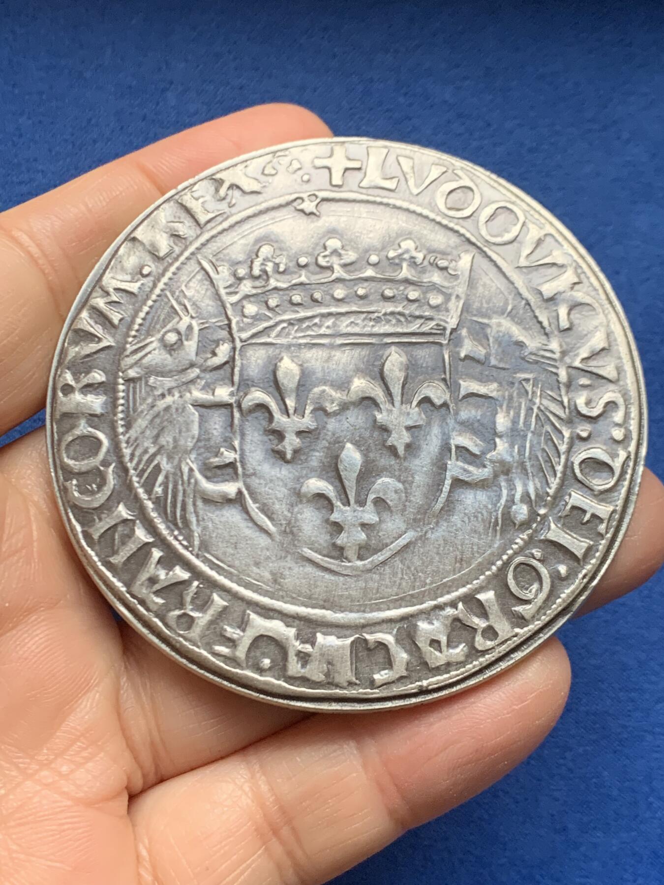 《竞宝斋》第455场 周日，周一 2场连拍 （全场包邮，欢迎送拍） 法国1979年大银章 仿古币样式 丰饶角边铭925银 66.5mm 167克