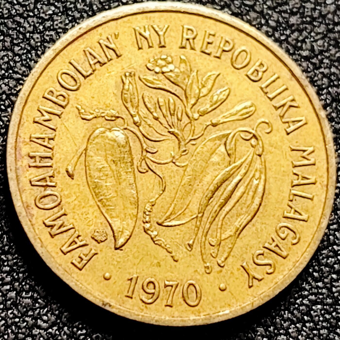 泉币菌-第164场-新年第七场 精品福利场 FAO农作物花卉 牛 1970年马达加斯加10法郎 钢镀铜币 21mm3.3g