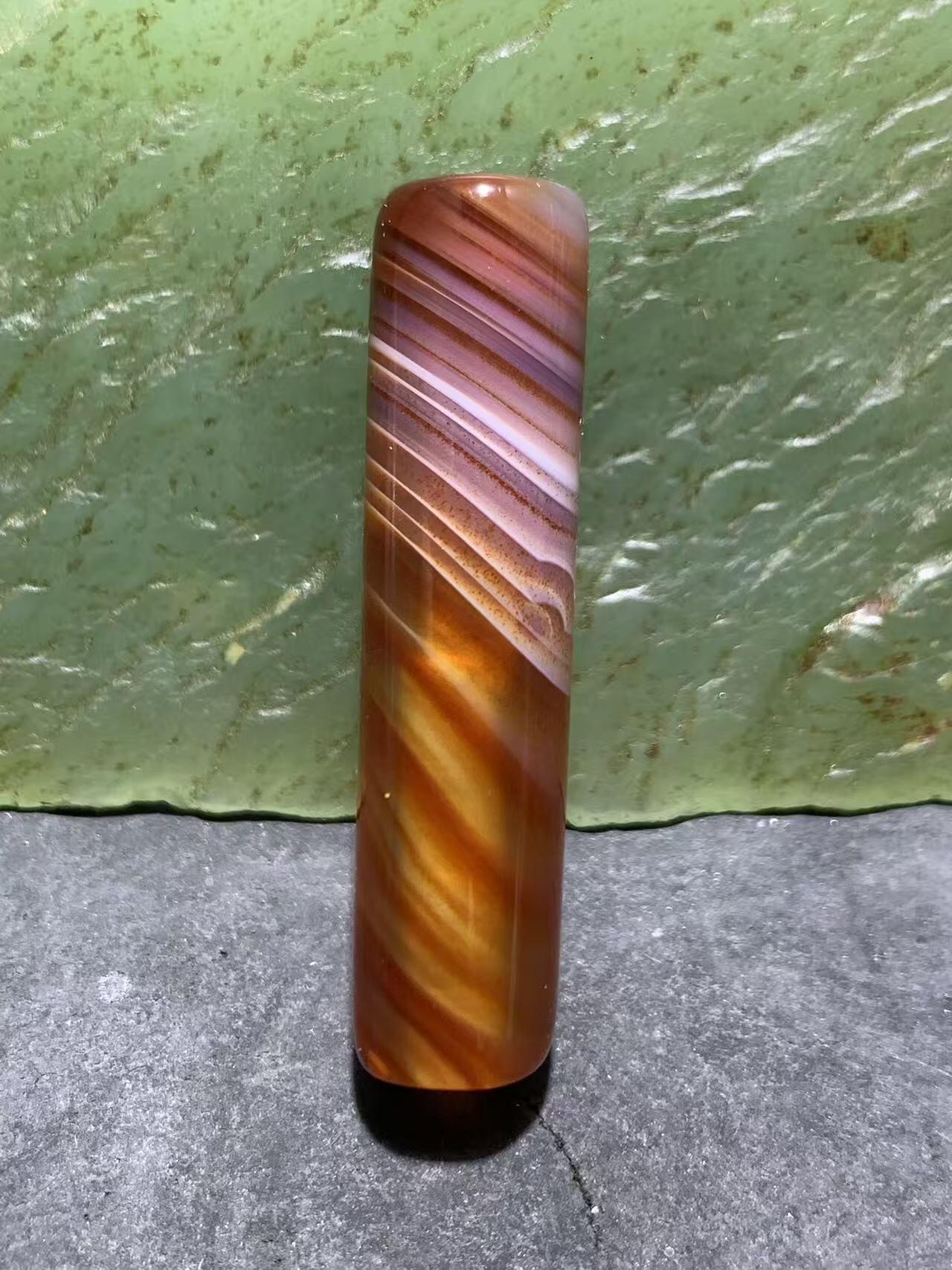 精美朱砂点缠丝玛瑙随形直桶，桶珠一个，