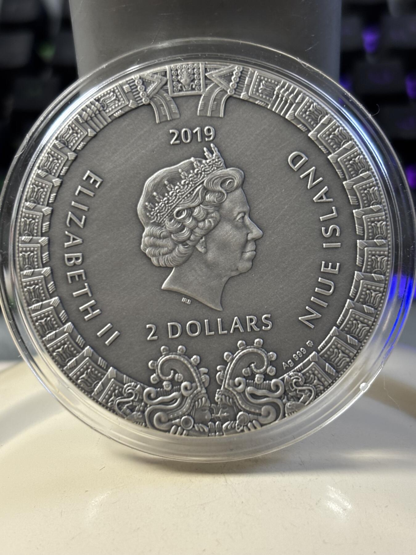 第187期拍卖 纽埃2019年历法系列3阿兹特克历法2盎司纪念银币，999银，发行量500枚