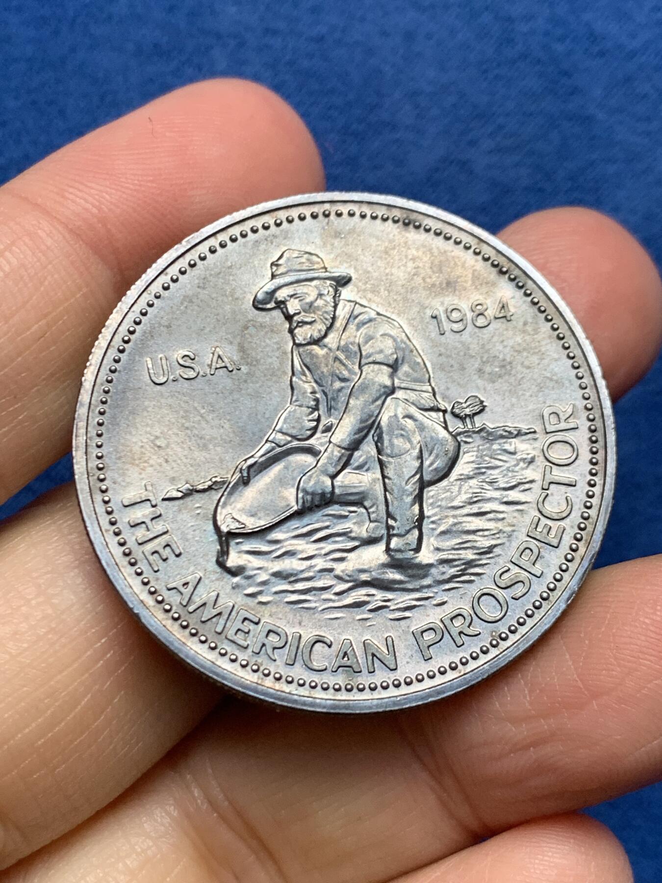 《竞宝斋》第455场 周日，周一 2场连拍 （全场包邮，欢迎送拍） 美国 1984年 加州淘金热银章 双面黑色包浆 38.5mm 31.25g