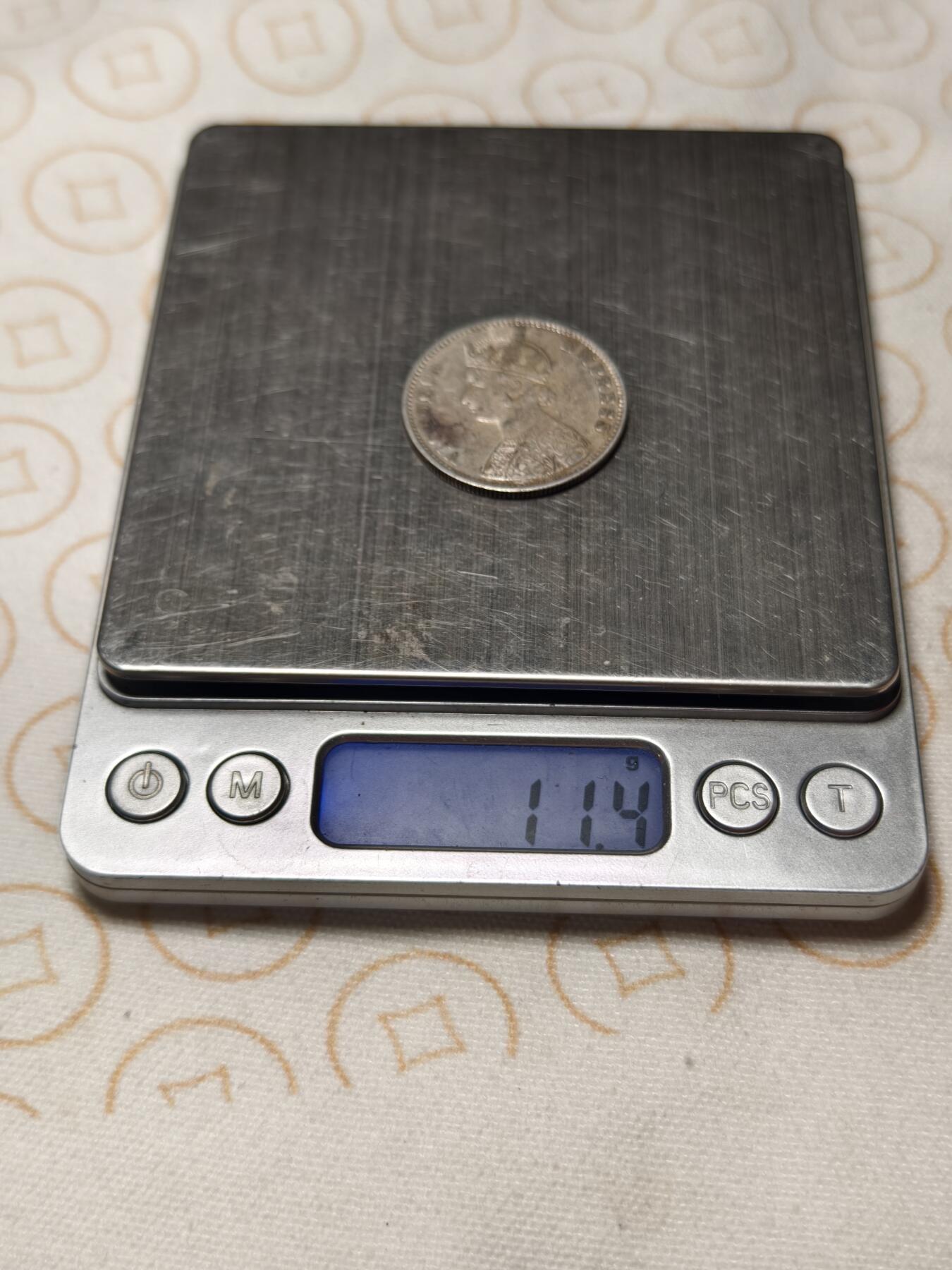 抚柳草堂-第六期章牌钱币 奖章勋章限时免佣 满百包邮 放漏专场 1900英属印度1卢比银币 维多利亚女王版 重11.4g 状态不错