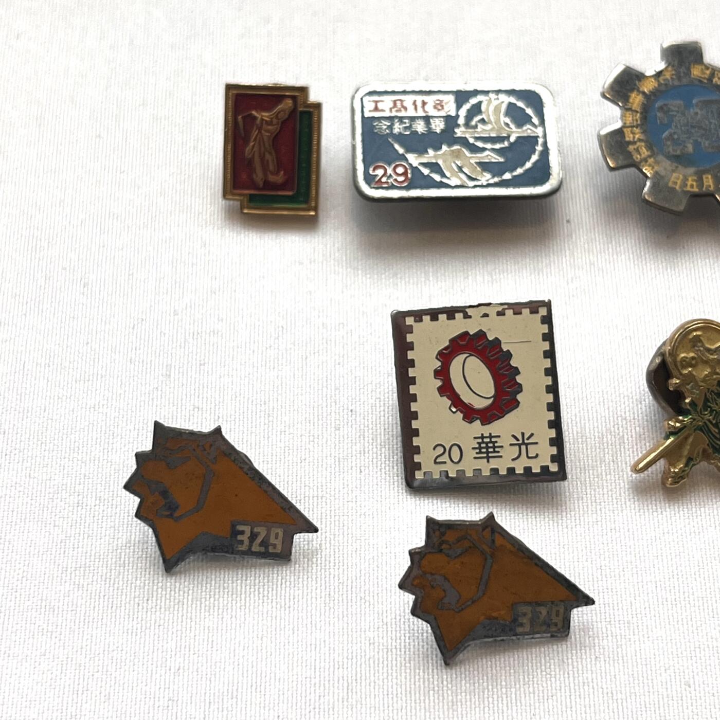 韵星假日拍卖第三十五期 -- Rimey Holidays Auction 34 光华集邮社、台中市微笑协会等徽章一组九枚