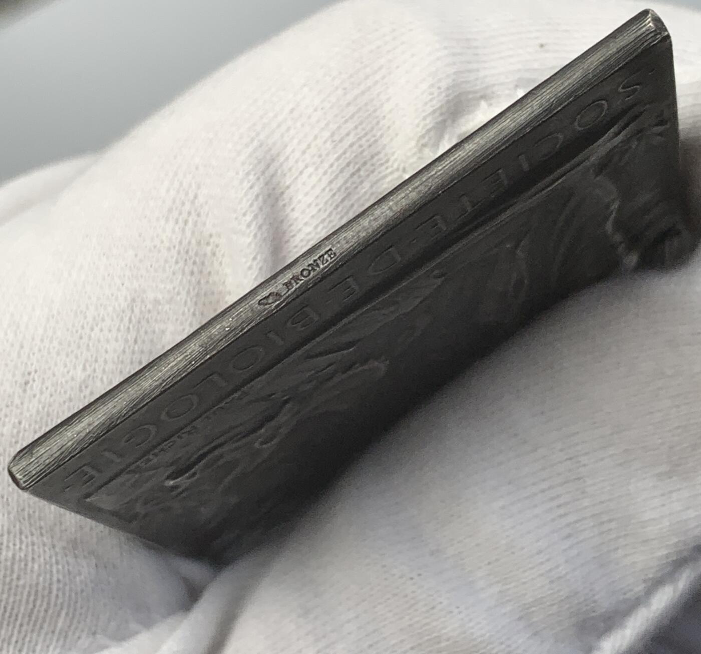 掌中浮雕-藏着的欧洲第048场 1899年法国生物学会50周年镀银铜章， 73×48mm，Paul richer雕刻，获得者：Louis Martin.  稀少