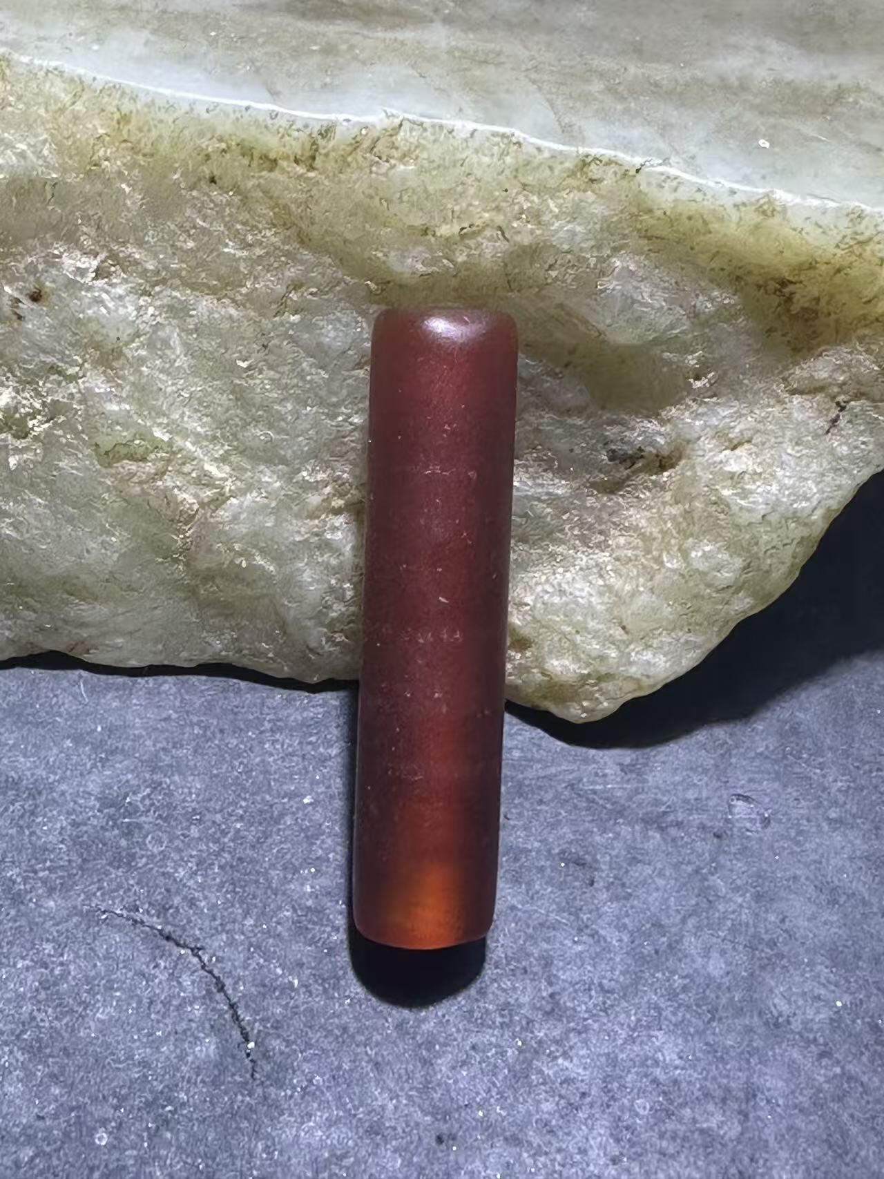 高玉化酒红色缠丝玛瑙通货直桶，桶珠一颗，