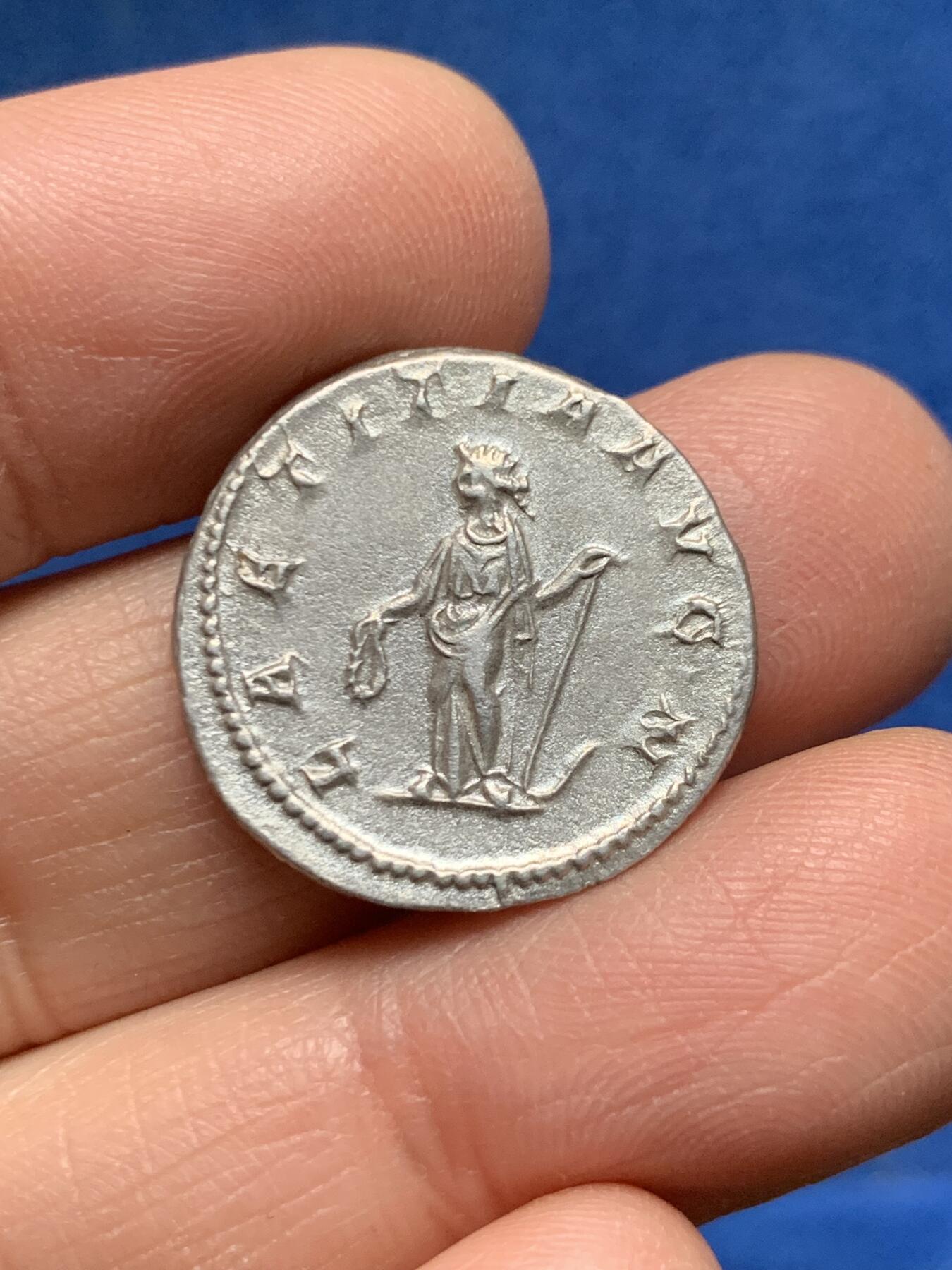 《竞宝斋》第455场 周日，周一 2场连拍 （全场包邮，欢迎送拍） 古罗马帝国，戈尔迪安三世，双狄纳里银币，4.3克，打制精美