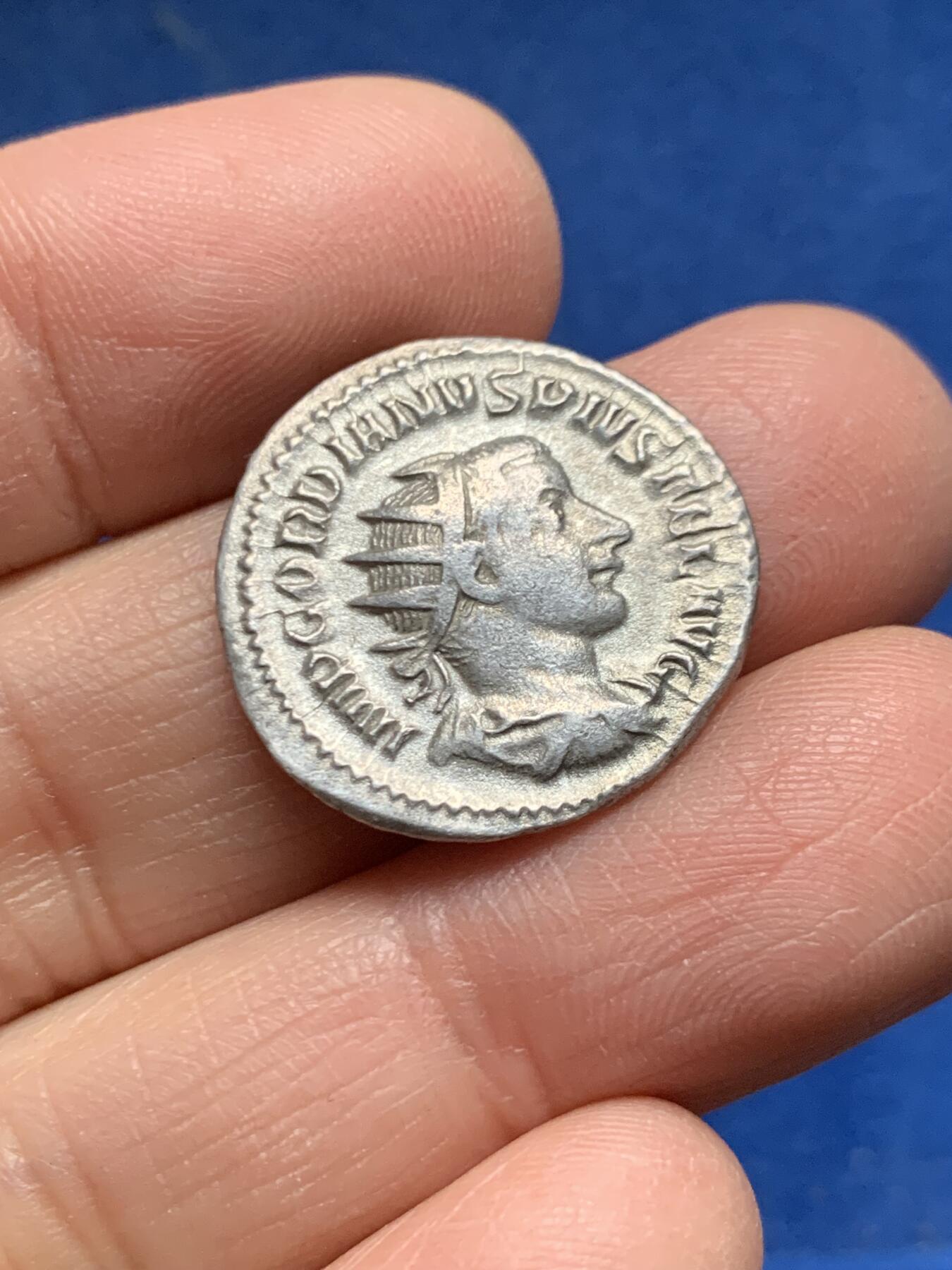 《竞宝斋》第455场 周日，周一 2场连拍 （全场包邮，欢迎送拍） 古罗马帝国，戈尔迪安三世，双狄纳里银币，4.3克，打制精美