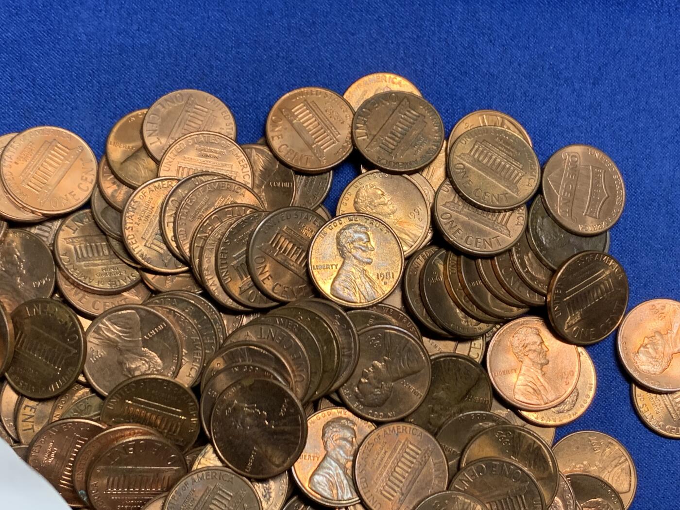 《竞宝斋》第455场 周日，周一 2场连拍 （全场包邮，欢迎送拍） 林肯1美分 总重约520g（大约208枚）多年份 状态也不错