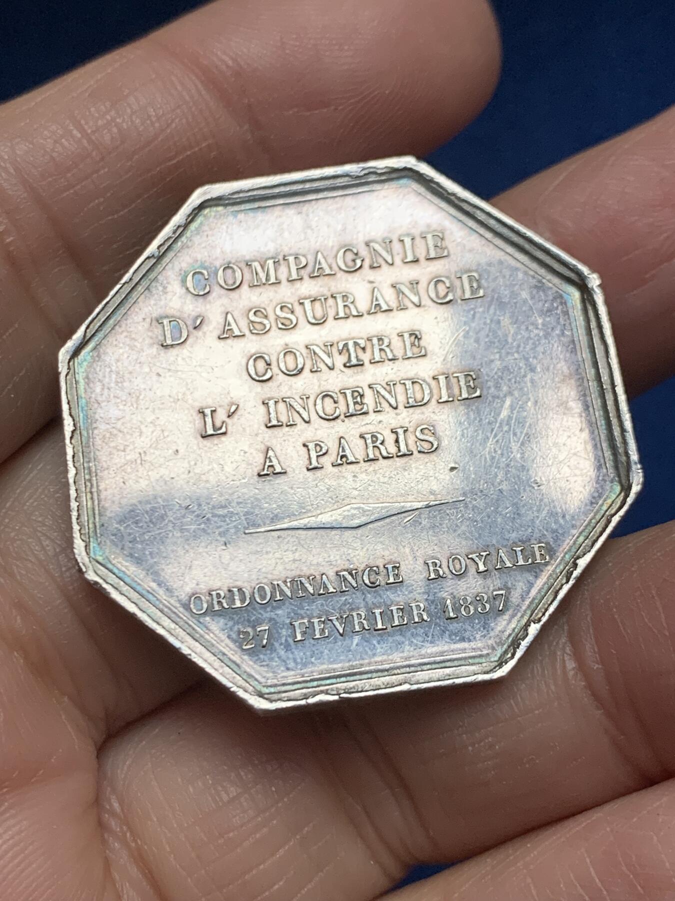 《竞宝斋》第455场 周日，周一 2场连拍 （全场包邮，欢迎送拍） 巴黎火灾保险公司八角银代币 19.5克 36.3mm 蜜蜂银标