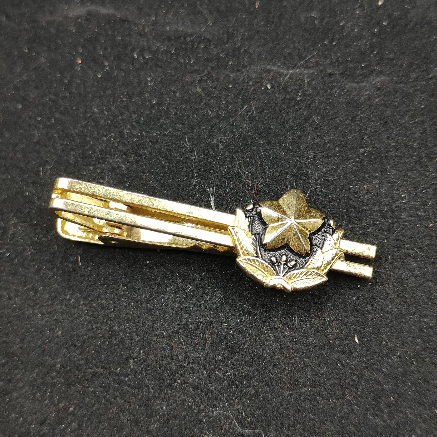 0元起拍勋章 第323期 咸鱼国勋章拍卖专场 1月7日（周三）下午6：00开始 陆自领带夹