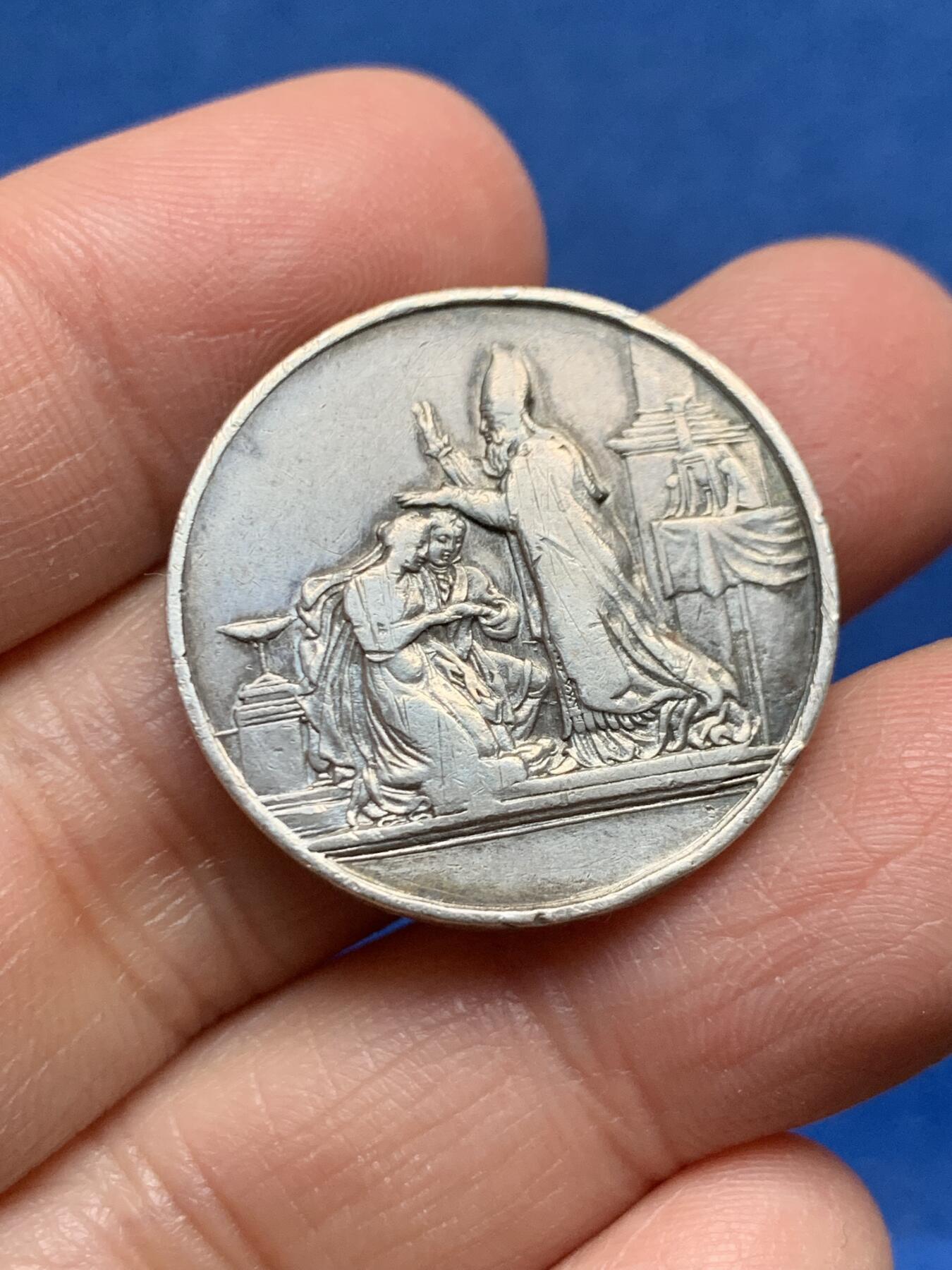 《竞宝斋》第455场 周日，周一 2场连拍 （全场包邮，欢迎送拍） 法国婚姻纪念银章 背面无刻字 直径27.3mm 10.4g 细节见图 带银标