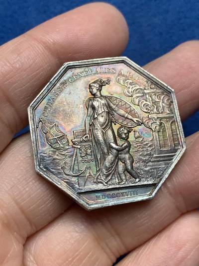 《竞宝斋》第454场 周日，周一 2场连拍 （全场包邮，欢迎送拍） - 法国路易十八巴黎火灾保险八角银质代币，34.6MM，21.48克，丰饶角边铭，五彩包浆