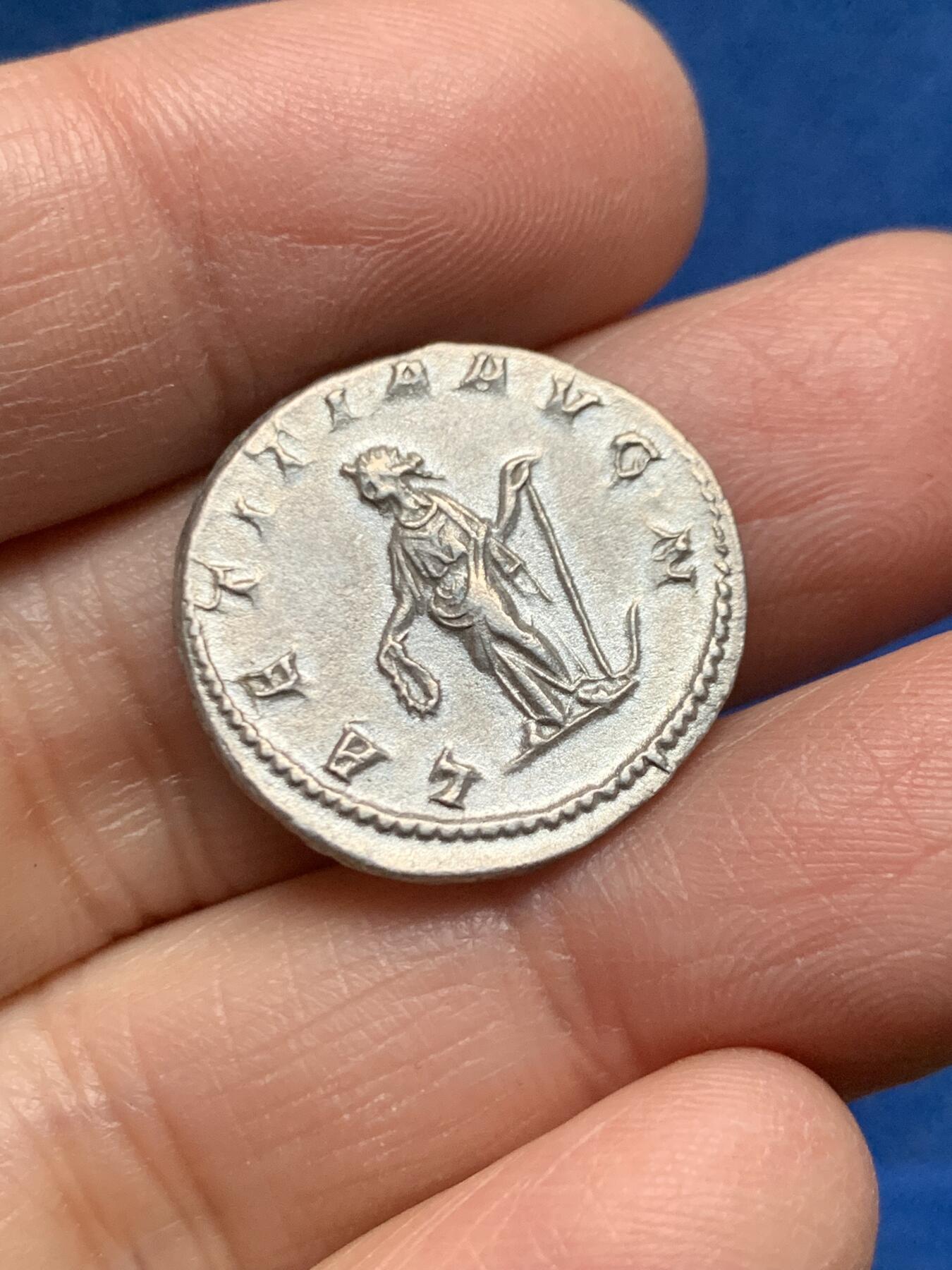 《竞宝斋》第455场 周日，周一 2场连拍 （全场包邮，欢迎送拍） 古罗马帝国，戈尔迪安三世，双狄纳里银币，4.3克，打制精美