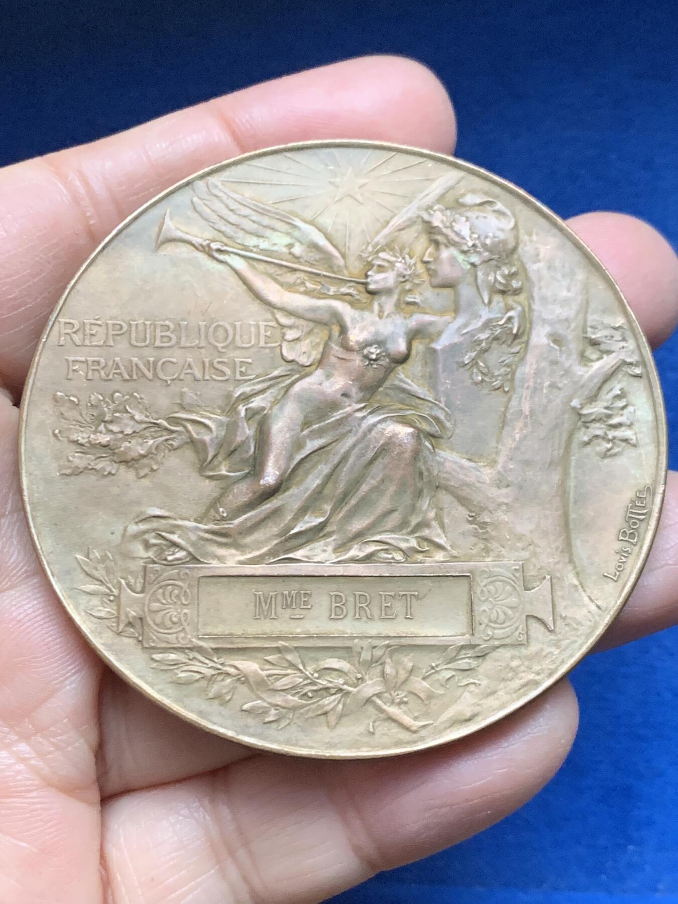 《竞宝斋》第455场 周日，周一 2场连拍 （全场包邮，欢迎送拍） 法国1889年巴黎世博会纪念大铜章 104.25克 62.8mm 丰饶角铜标