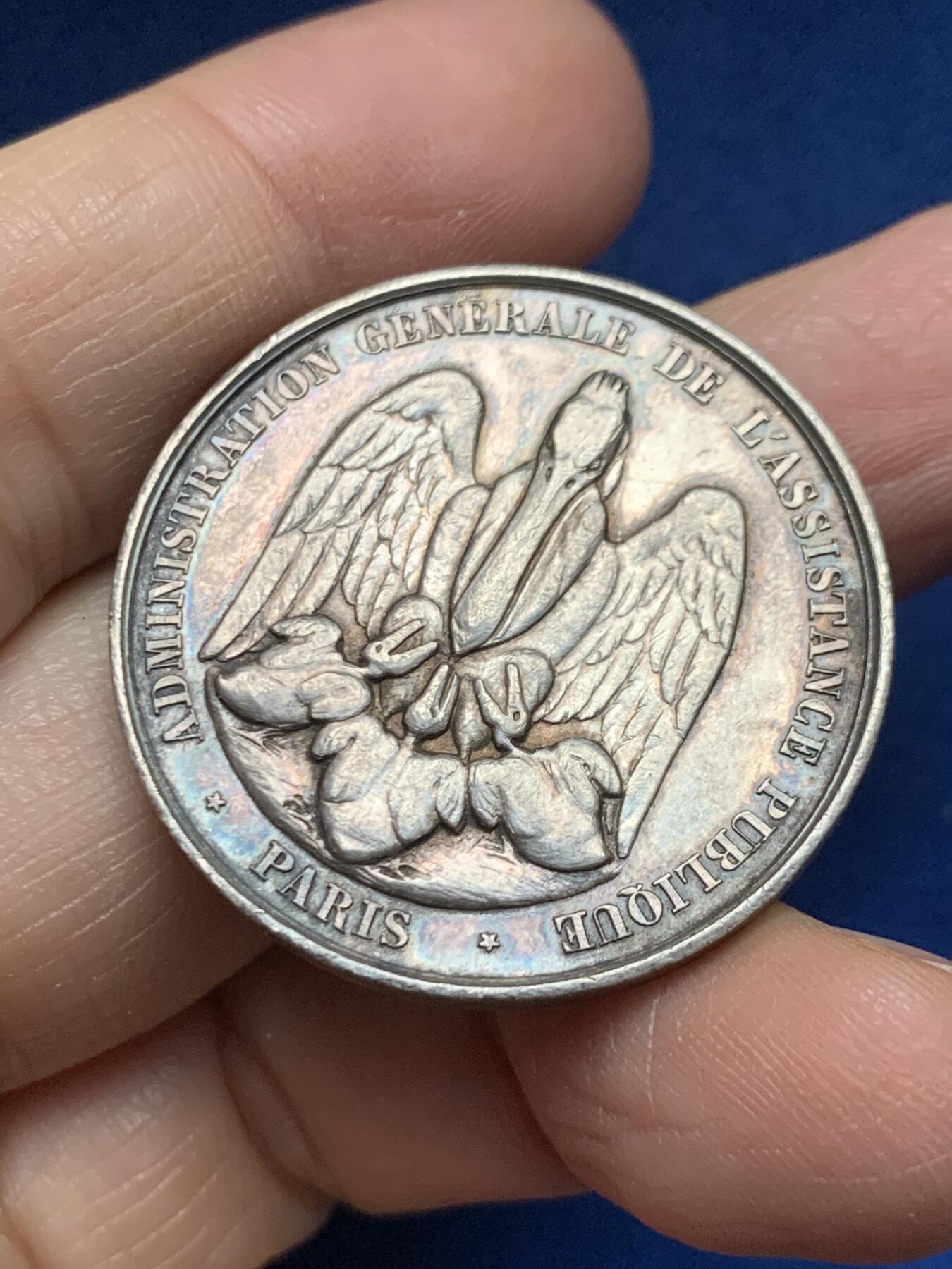 《竞宝斋》第455场 周日，周一 2场连拍 （全场包邮，欢迎送拍） 19世纪法国医学之父希波克拉底银章 19.25克 34mm 蜜蜂银标