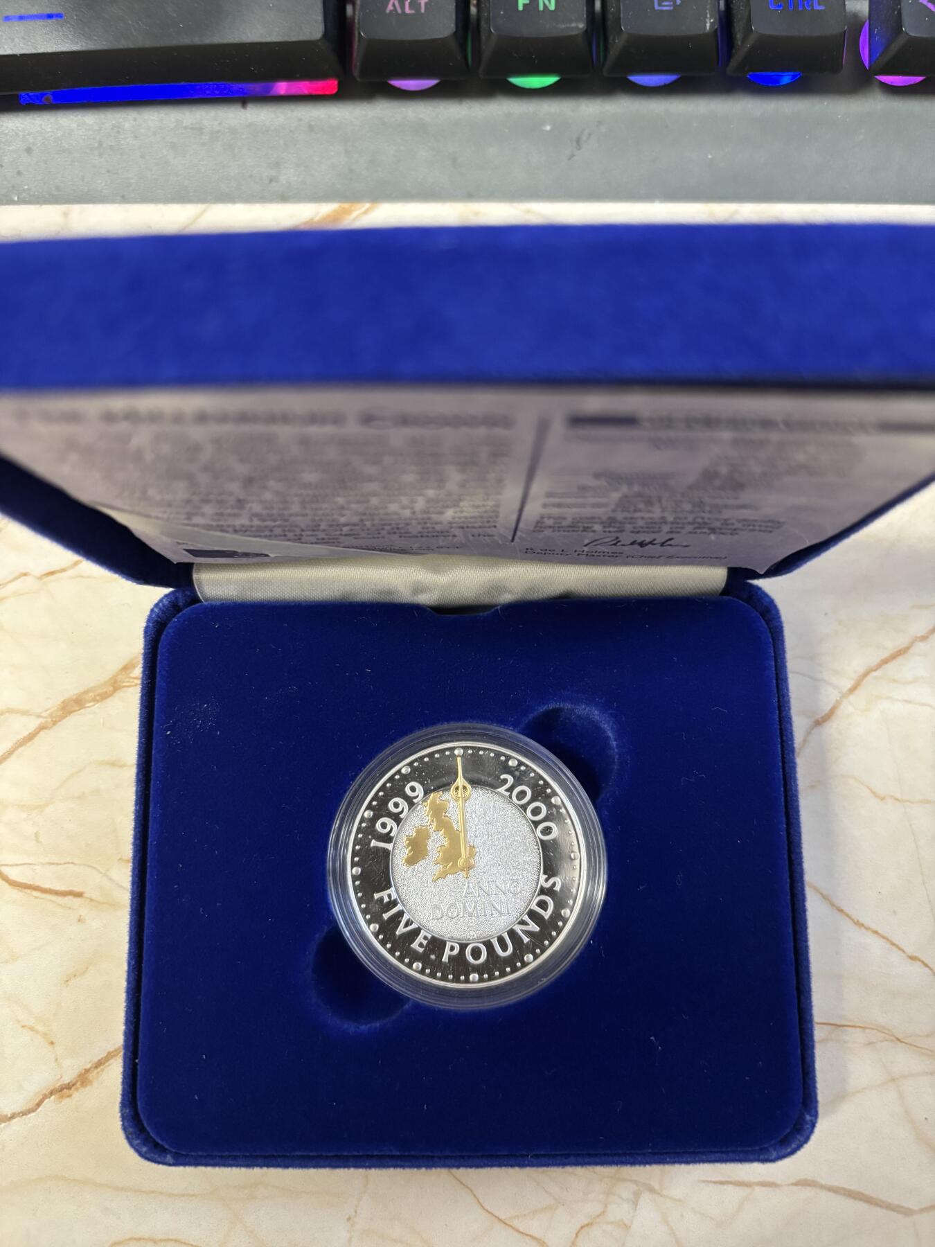 第187期拍卖 英国1999年千禧年系列时钟5镑镀金版本纪念银币，999银镀金，28.28克