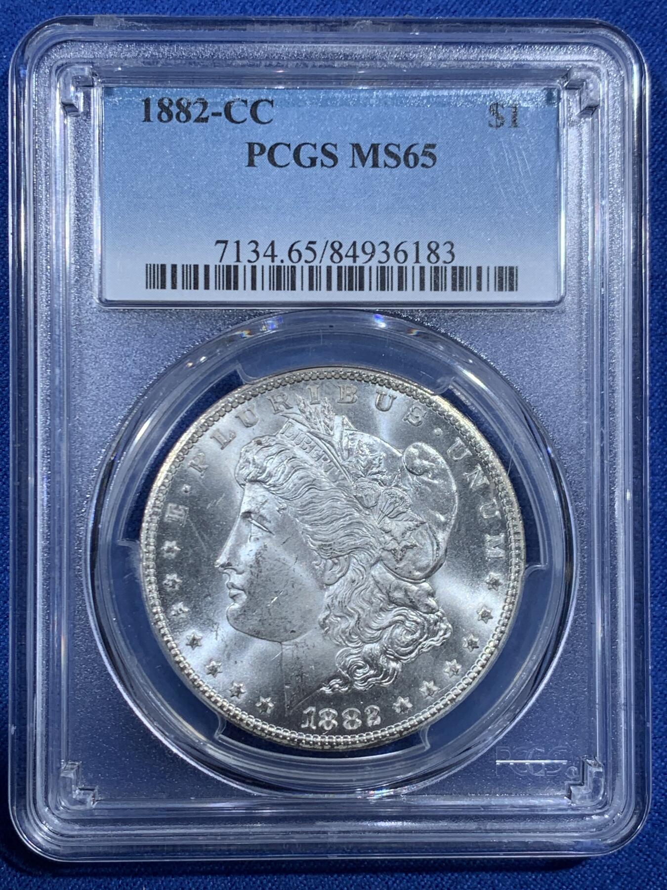 《竞宝斋》第455场 周日，周一 2场连拍 （全场包邮，欢迎送拍） PCGS MS65 美国 1882 CC 摩根 银币 卡森厂 高分难得 十字转光 背面支撑有磕