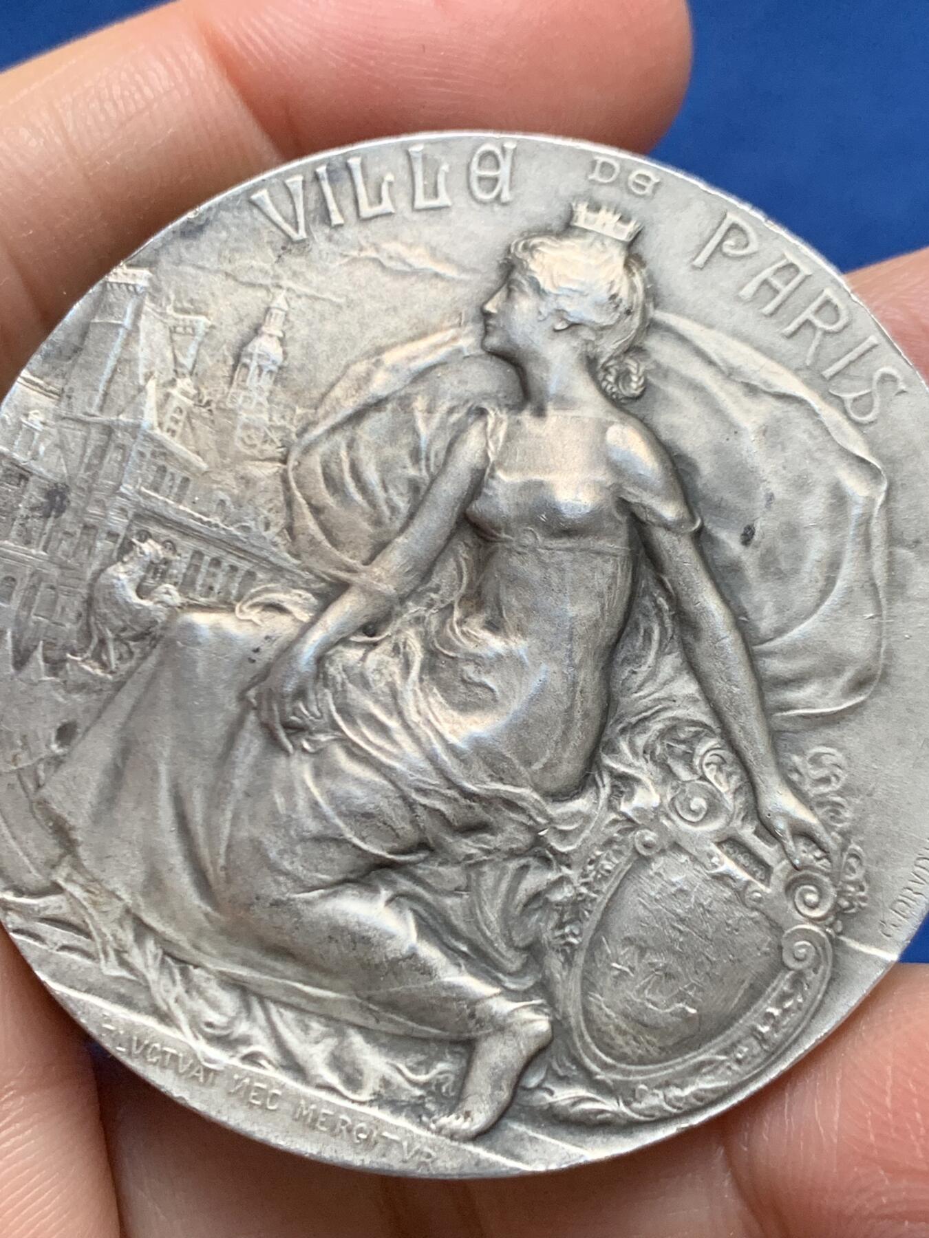 《竞宝斋》第455场 周日，周一 2场连拍 （全场包邮，欢迎送拍） 法国巴黎城市女神银章，62.12克，49.5MM，丰饶角2银标。