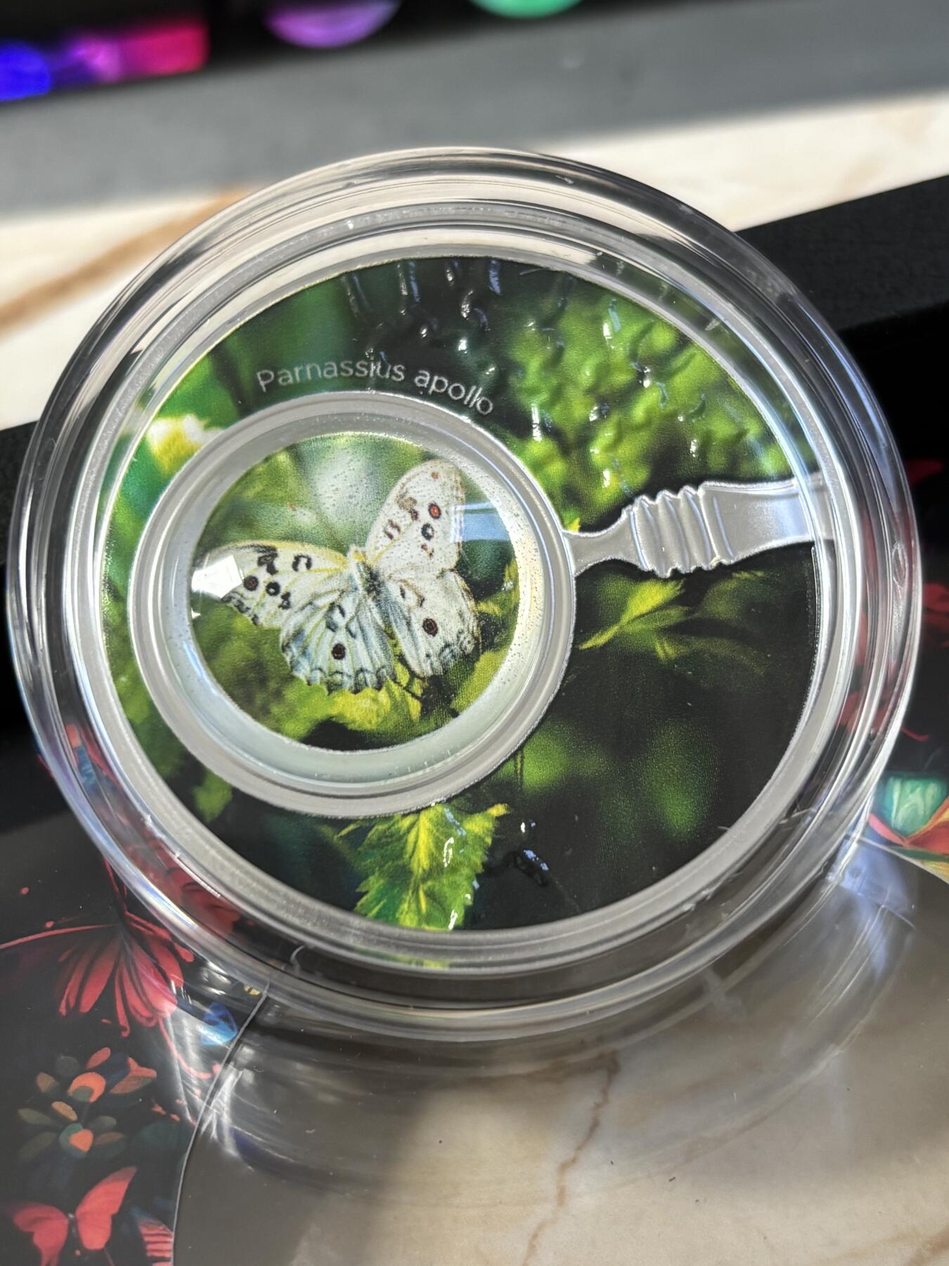 第187期拍卖 喀麦隆2024年自然之美系列阿波罗绢蝶彩色纪念银币，999银，17.5克，发行555枚，有起泡