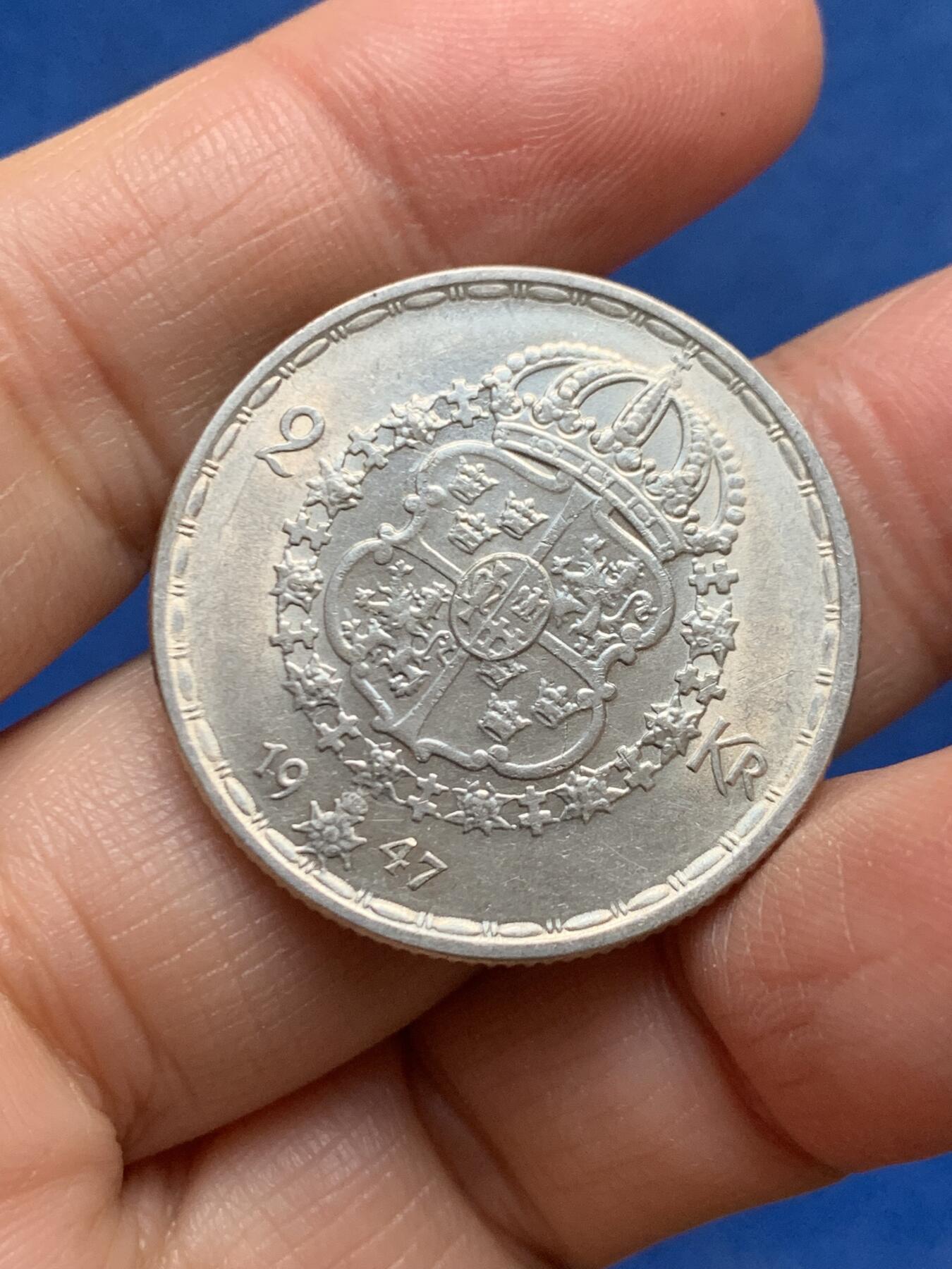 《竞宝斋》第455场 周日，周一 2场连拍 （全场包邮，欢迎送拍） 瑞典1947年古斯塔夫五世2克朗银币 14g 400银