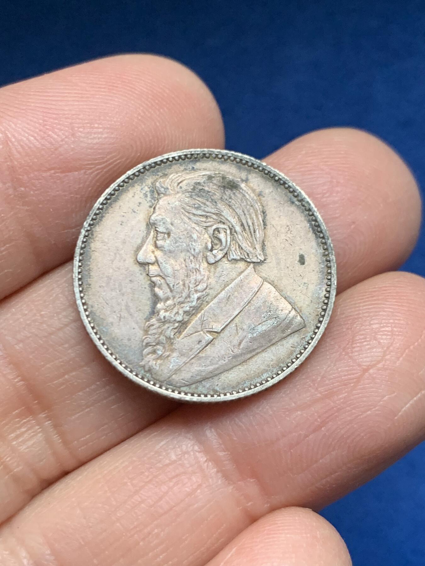 《竞宝斋》第455场 周日，周一 2场连拍 （全场包邮，欢迎送拍） 三枚一组 德兰士瓦共和国 1892年3便士、1897年6便士、1897年1先令 银币 南非的前身之一 仅存在不到50年 这三枚细节都很好 传世包浆 温润原光 经典品种