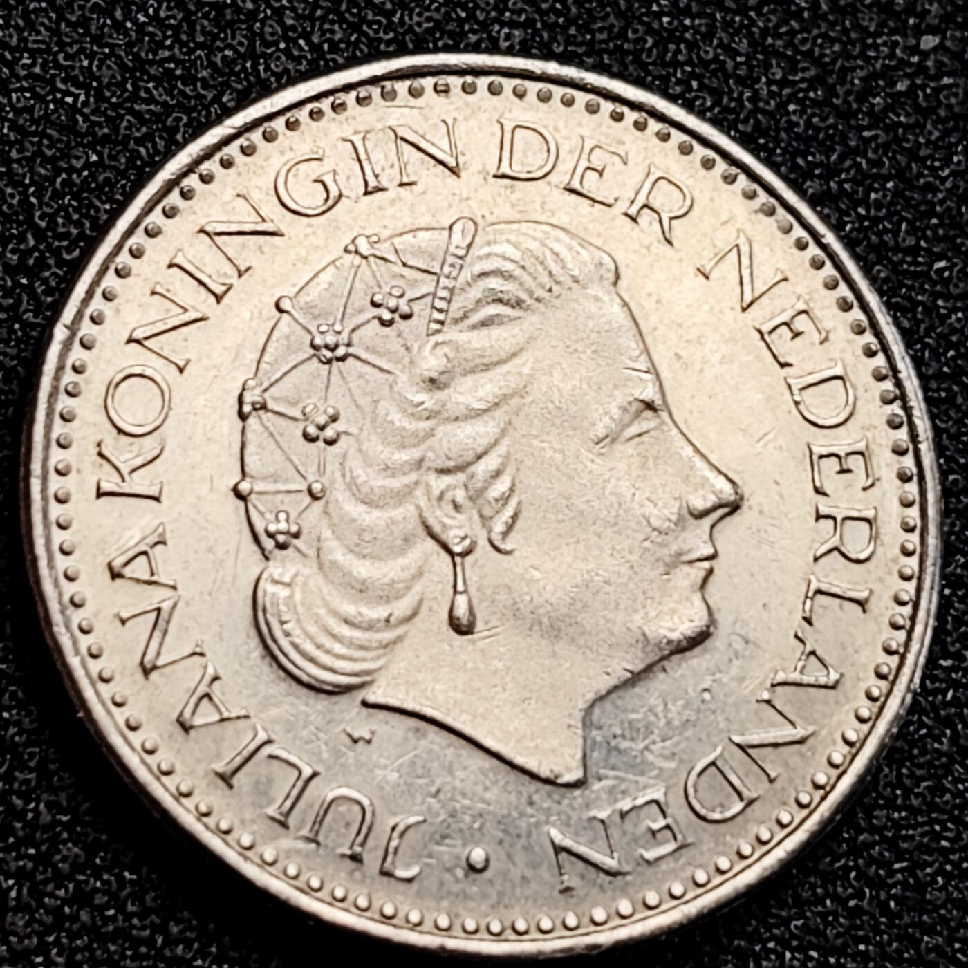 泉币菌-第164场-新年第七场 精品福利场 1977年 荷兰王国早期1盾 朱莉安娜女王  镍币 硬币 25mm 