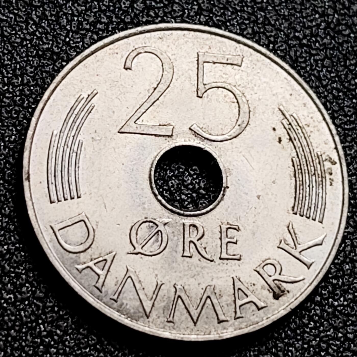 泉币菌-第165场-新年第八场 精品福利场 丹麦1979年25欧尔中孔镍币 玛格丽特二世花押 