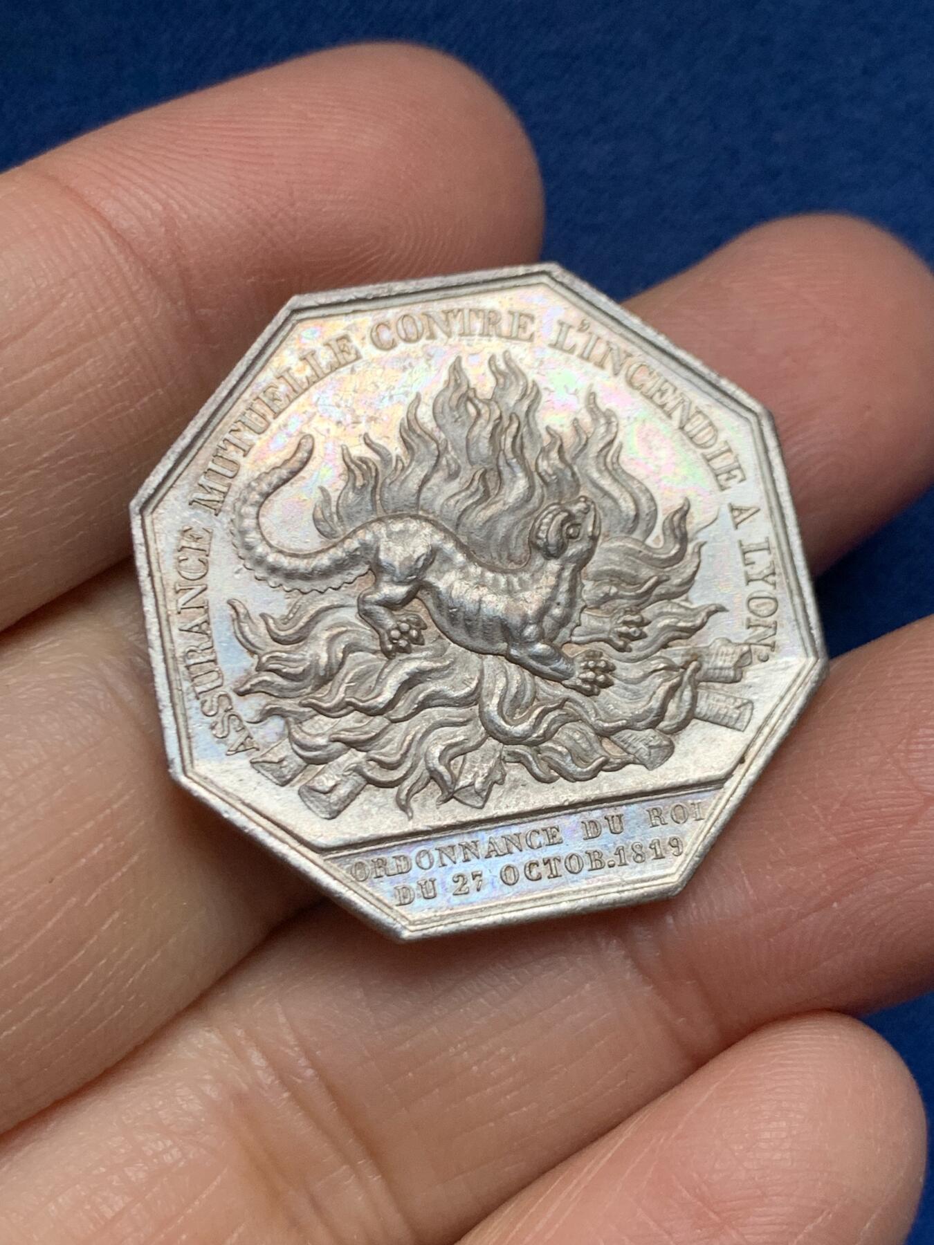 《竞宝斋》第455场 周日，周一 2场连拍 （全场包邮，欢迎送拍） 法国1819年里昂火灾互助保险公司八角银质代币，非常少见的避火兽蝾螈，12克，30.2mm，早期光边原铸
