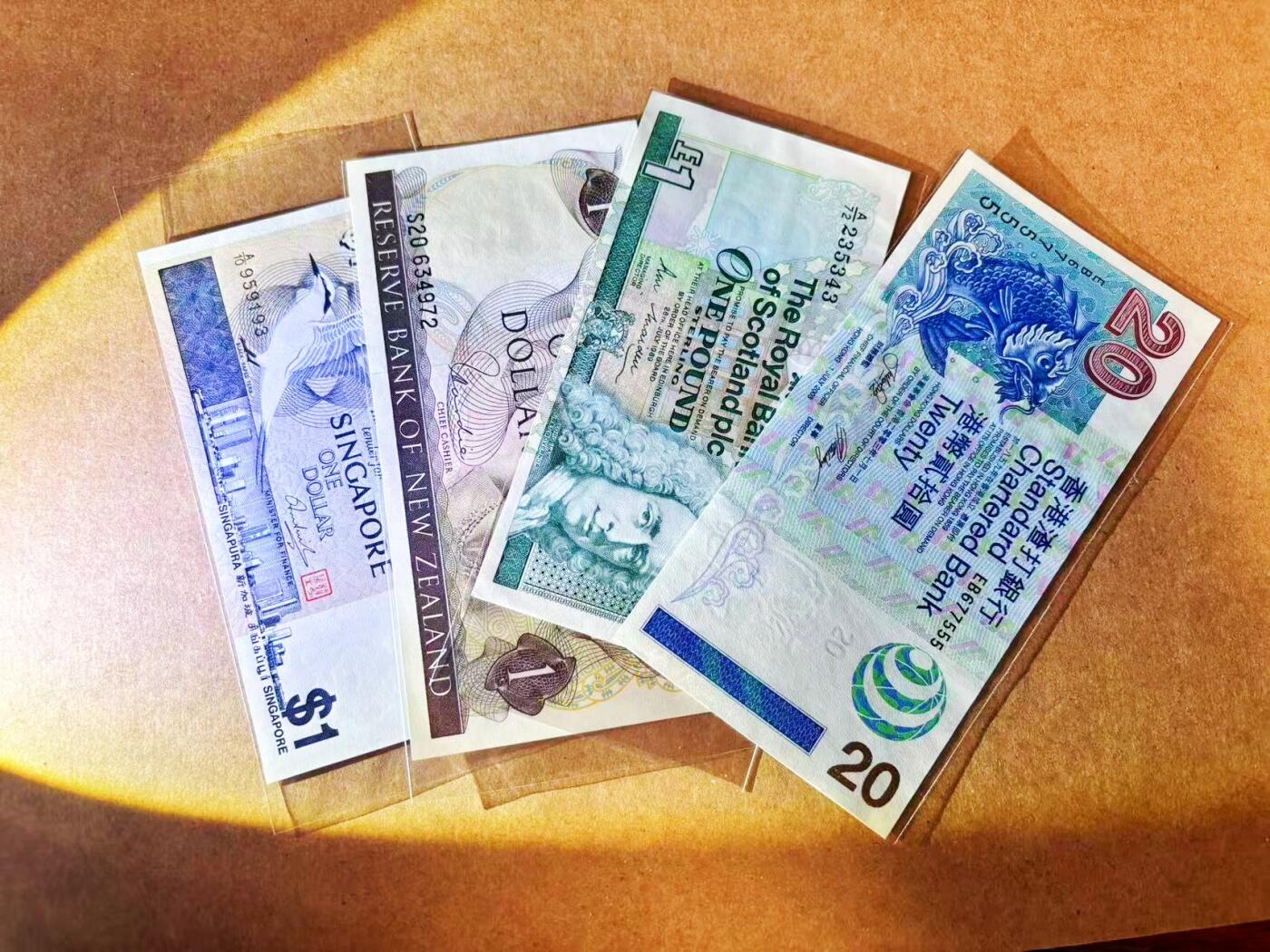 【Blue Auction】世界纸币精拍第772期——18级TOP拍卖/信誉/品质/专业/高效💫 【一组4张 含无47及555豹子号】香港、苏格兰、新加坡、新西兰纸币一组 UNC-