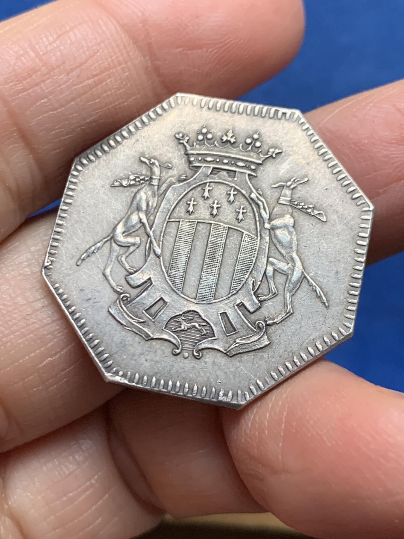 《竞宝斋》第455场 周日，周一 2场连拍 （全场包邮，欢迎送拍） 法国雷恩储蓄银行八角银质代币，直径31mm，重14.3克，丰饶角银标