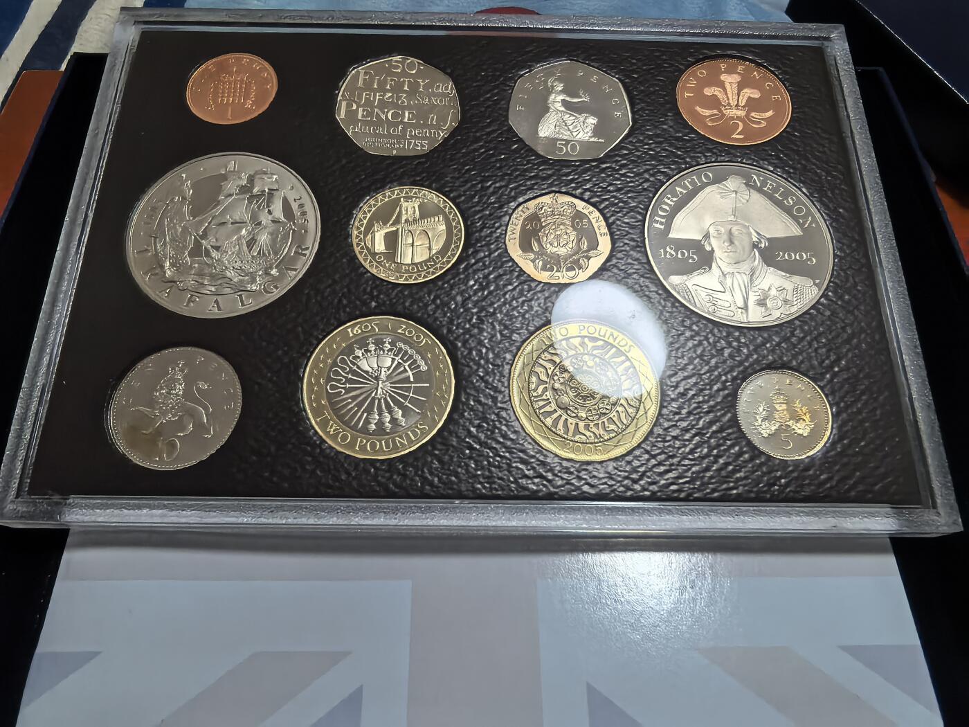 长老汇蛇年精选第九十二场拍卖 2003英国12枚标准精制套装，盒证全，含买家所有原纸