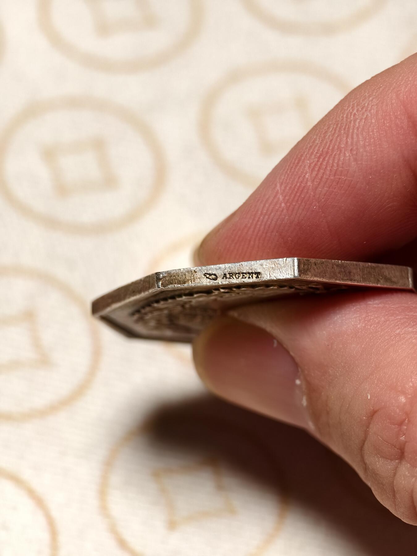 抚柳草堂-第六期章牌钱币 奖章勋章限时免佣 满百包邮 放漏专场 1838法国城市人寿保险公司八角银章 城堡王冠图 丰饶角AR边铭950银 35mm重20克 非常漂亮