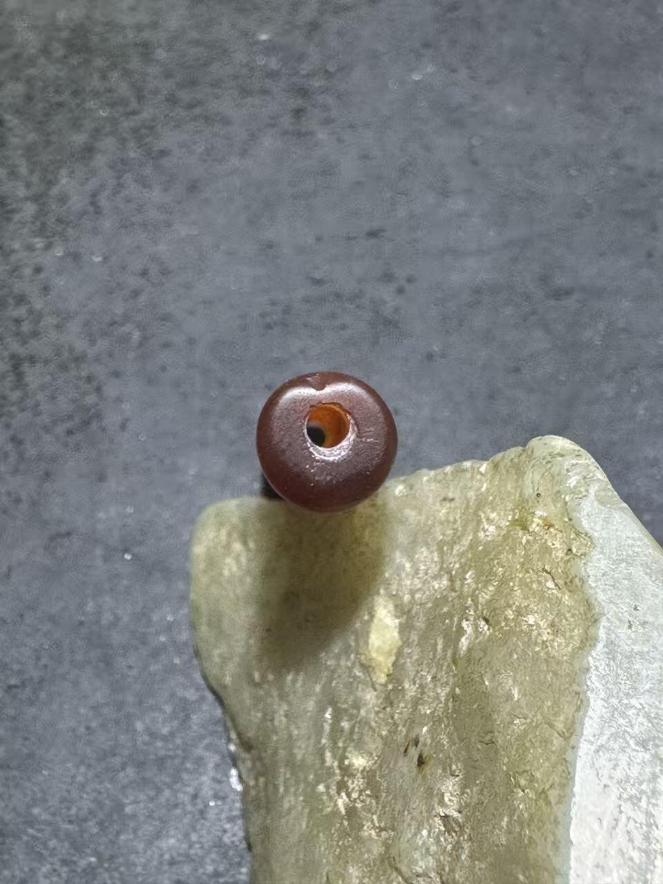 高玉化酒红色缠丝玛瑙通货直桶，桶珠一颗，