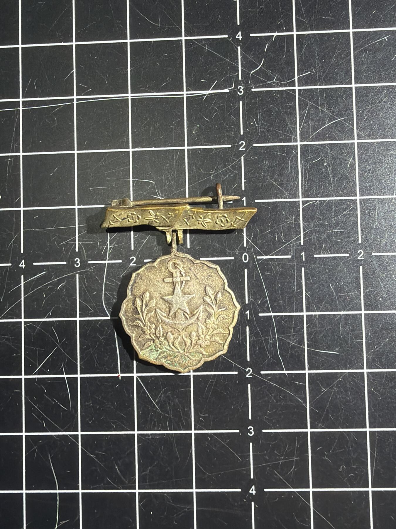 古冰库章牌勋赏收藏0起拍卖 爱国妇人