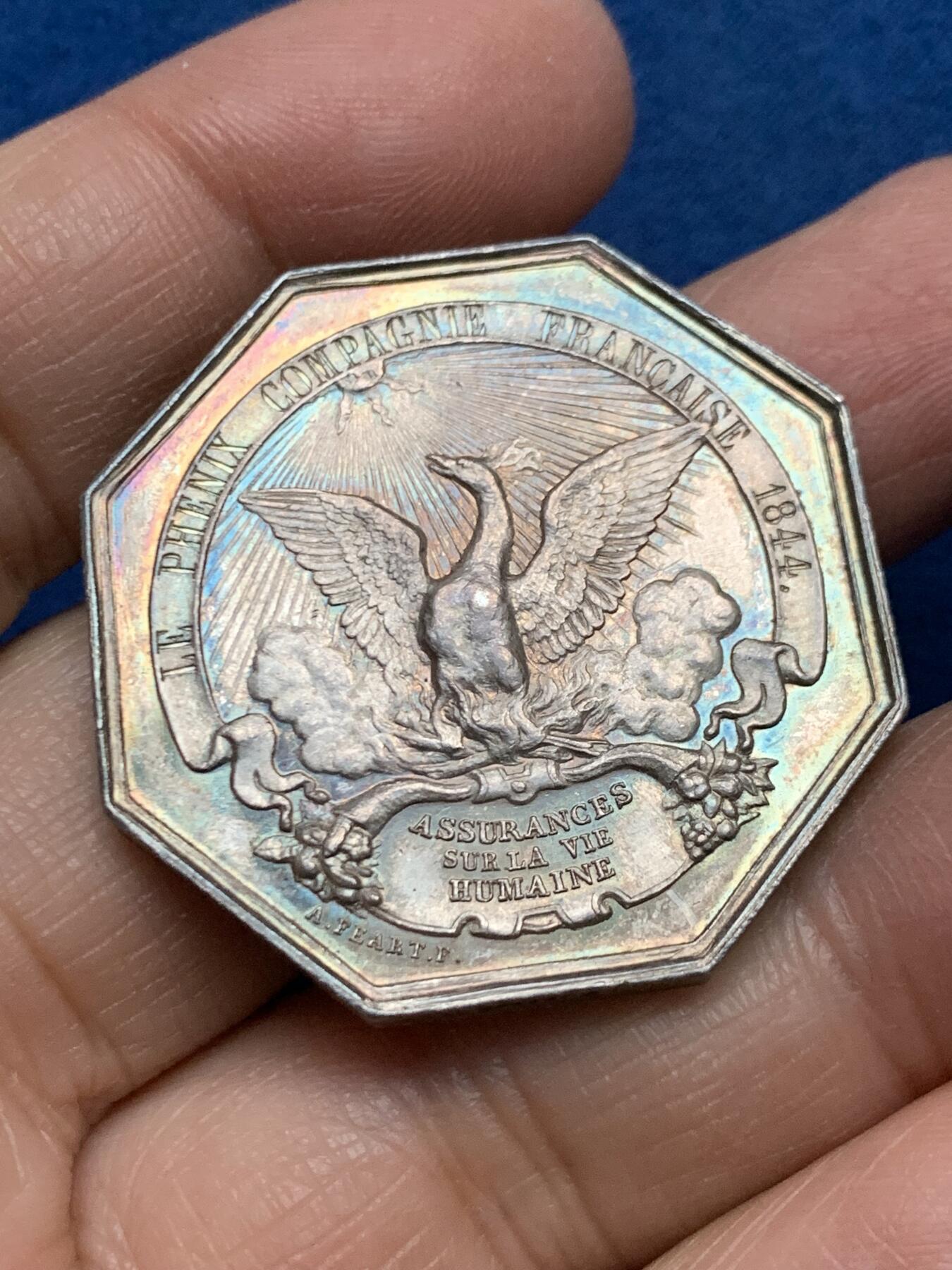 《竞宝斋》第455场 周日，周一 2场连拍 （全场包邮，欢迎送拍） 法国1844年菲利普一世头像菲尼克斯人寿保险八角银质代币，36MM，23.9克，手指边铭，五彩包浆