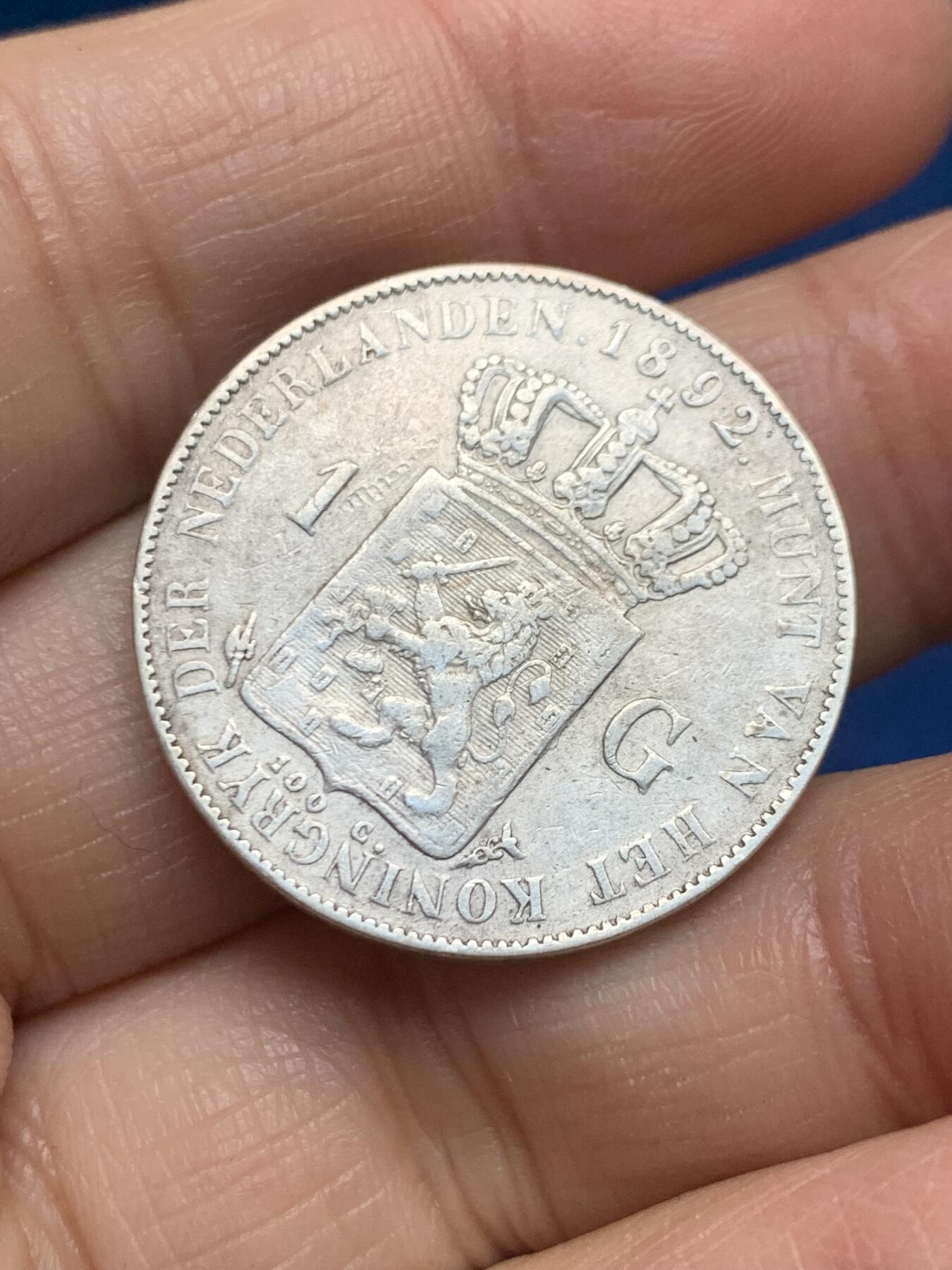 《竞宝斋》第455场 周日，周一 2场连拍 （全场包邮，欢迎送拍） 荷兰1892年威廉明娜女王1盾银币，著名的萝莉银币。