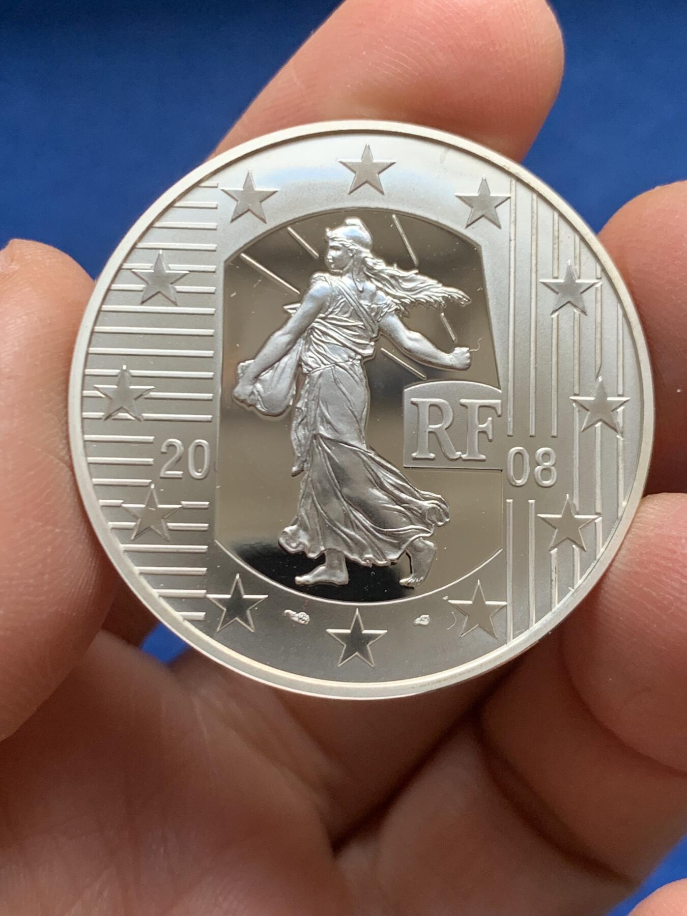 《竞宝斋》第455场 周日，周一 2场连拍 （全场包邮，欢迎送拍） 2008年法国第五共和国50周年1.5欧元精制银币，背面为经典播种女神形象，900银，22.2g，发行量仅6631枚。