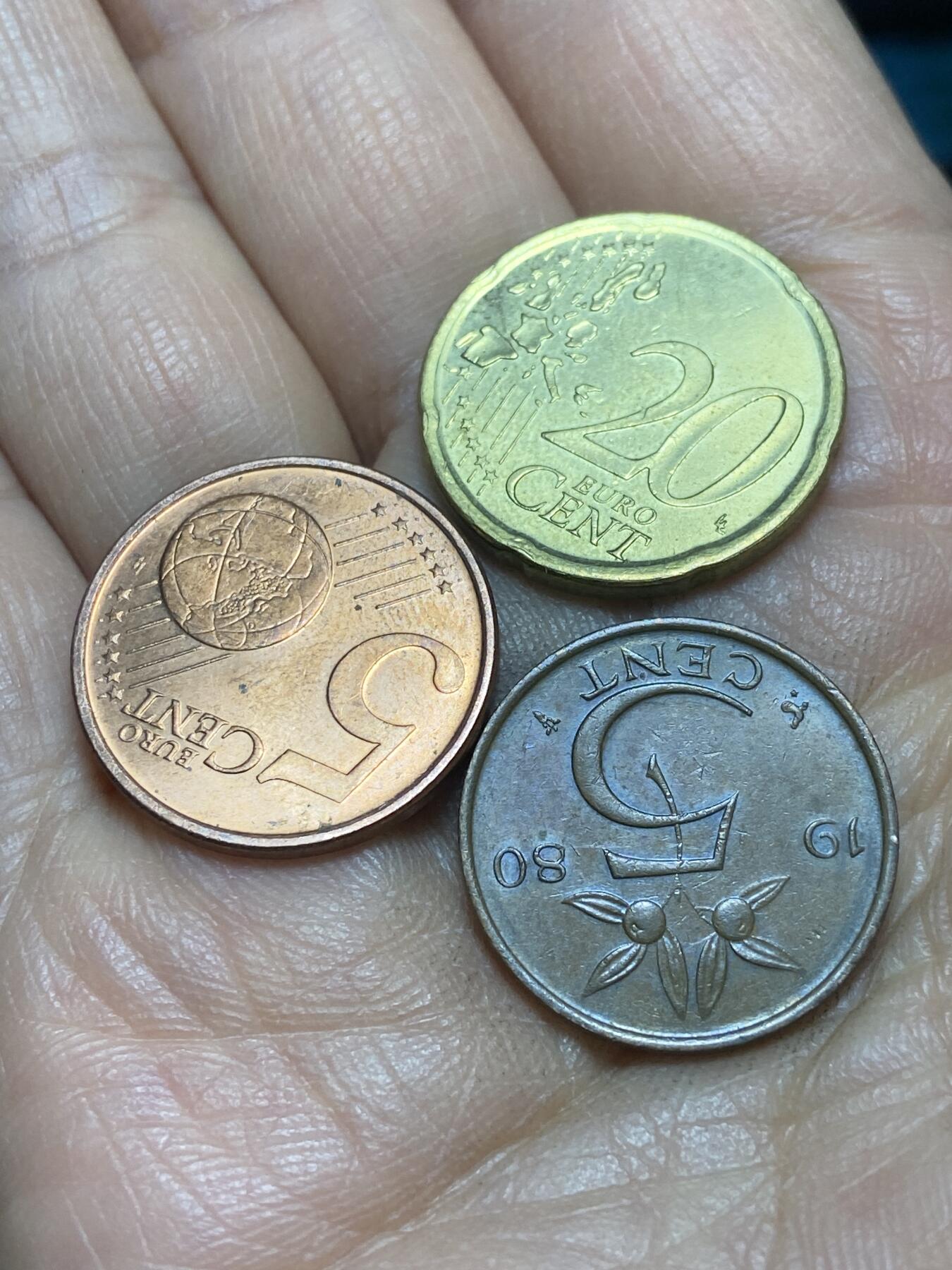 2026年第四场(总第一百七十三场）外国好品散币场(免佣金) 散币3枚：西班牙🇪🇸20欧分和爱尔兰🇮🇪5欧分，荷兰🇳🇱1980年5分(朱丽安娜女王，带星鸡标)