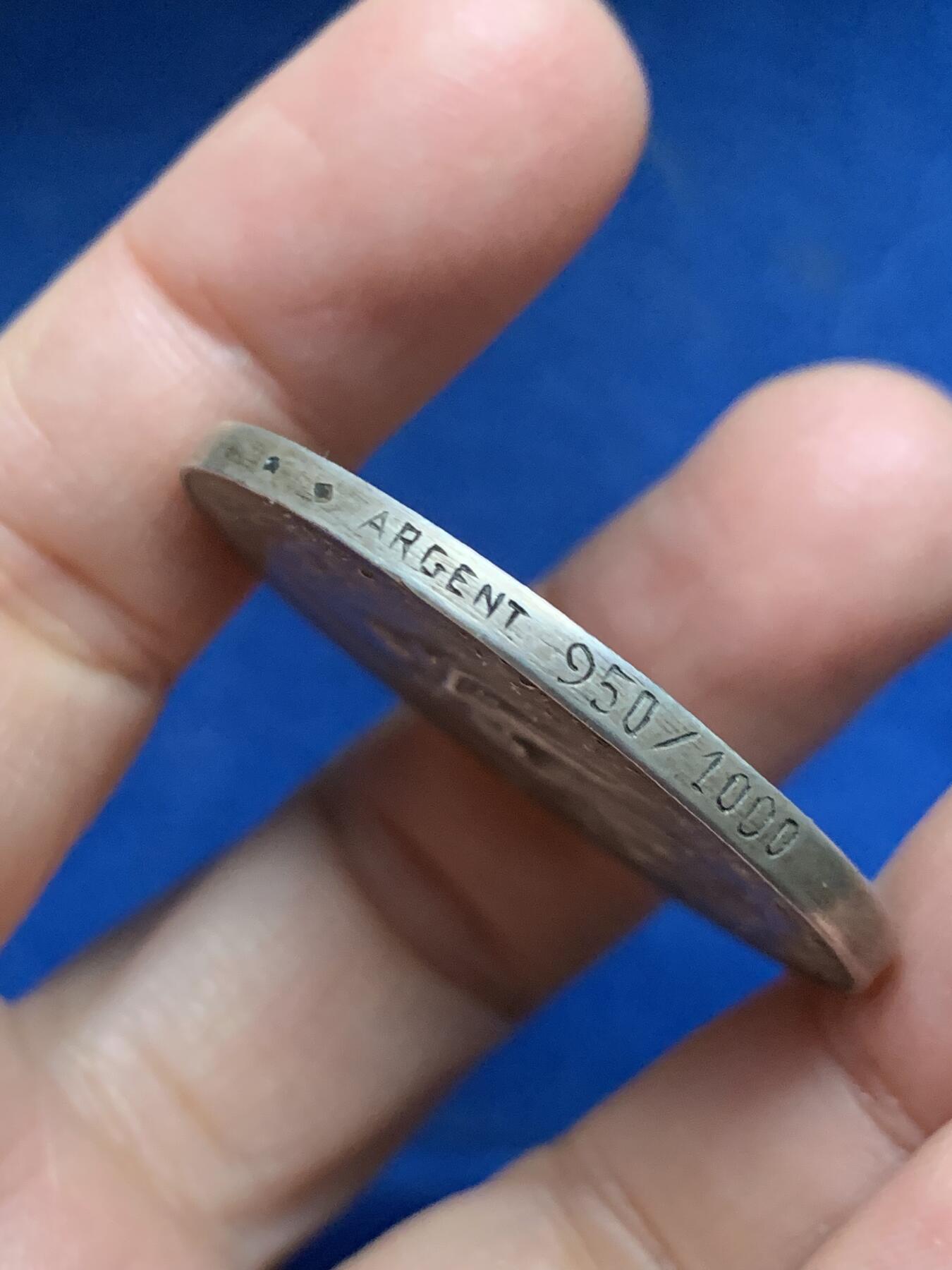 《竞宝斋》第455场 周日，周一 2场连拍 （全场包邮，欢迎送拍） 名家名作 法国婚礼银章 “执子之手，与子偕老” 30.45克 40.3mm 菱形野猪头 950银 好品 稀有