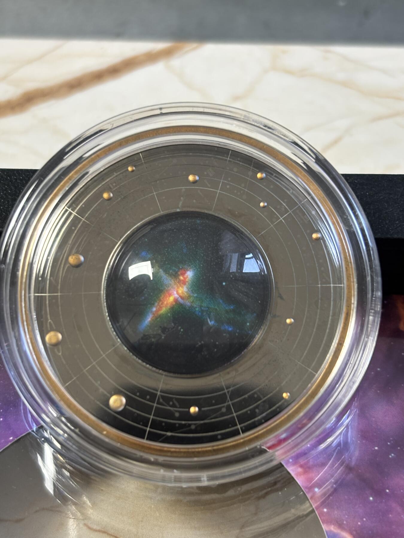 第187期拍卖 喀麦隆2024年银河思考者贝尔三重态 精制纪念银币，999银，17.5克，发行700枚