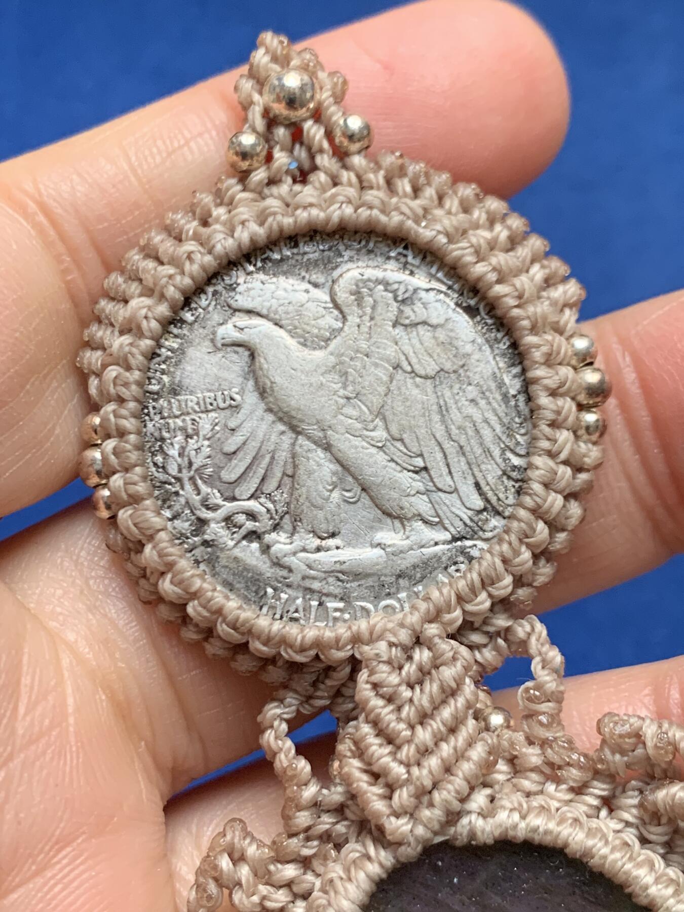 《竞宝斋》第455场 周日，周一 2场连拍 （全场包邮，欢迎送拍） 美国行走女神半美元银质挂件 重约24.7克